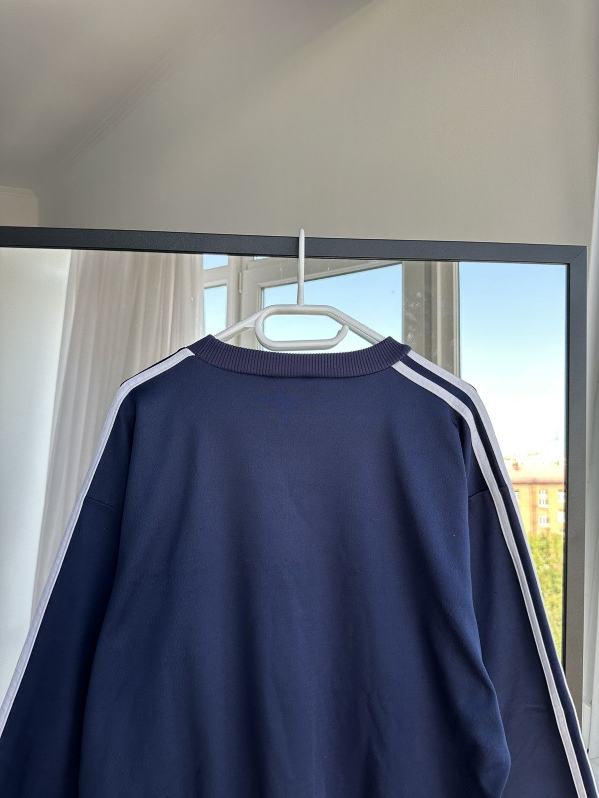 Adidas Vintage Adidas Originals Trefoil Big Logo Sweatshirt Navy Size US M / EU 48-50 / 2 - 10 Thumbnail