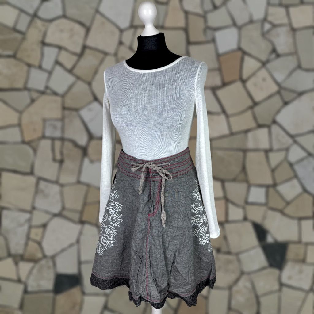 Desigual Desigual Skirt Women's Grey Size 40 Knee Length Cotton Skirt Desigual Shorthand 30F2752 Womens Grey Skirt Size 40 Size 27" / US 4 / IT 40 - 1 Thumbnail