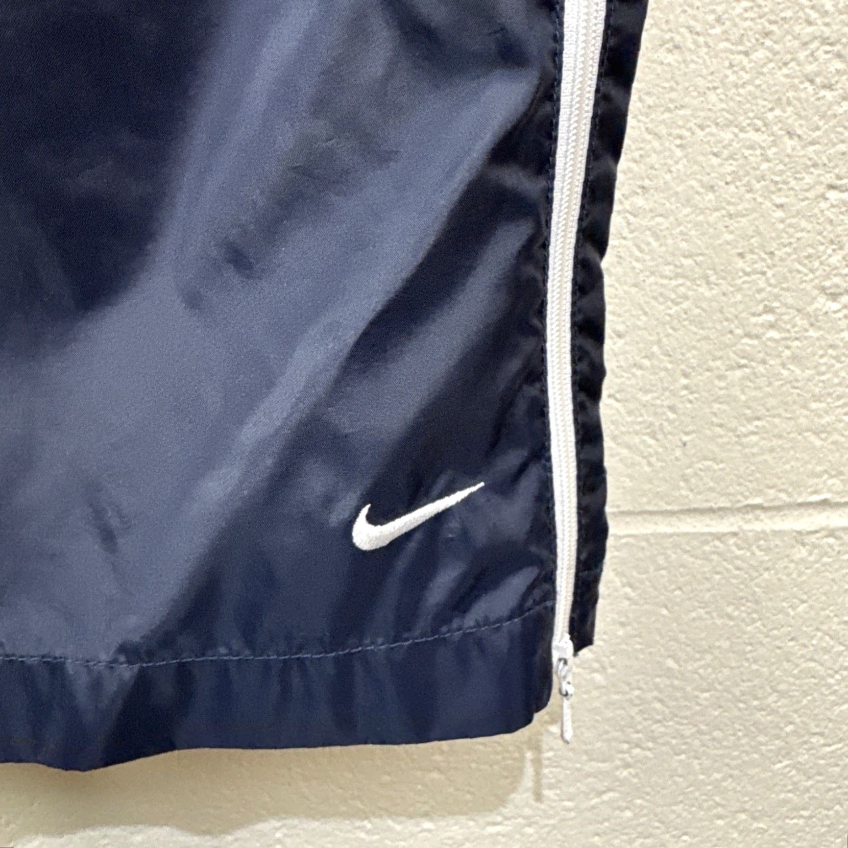 Nike VINTAGE Nike Women's L Windbreaker Warmup Swoosh Pants with Pockets, 00's, Blue, Regular Fit, 32 in Waist, 30 in Inseam Size 36" / US 14 / IT 50 - 5 Thumbnail