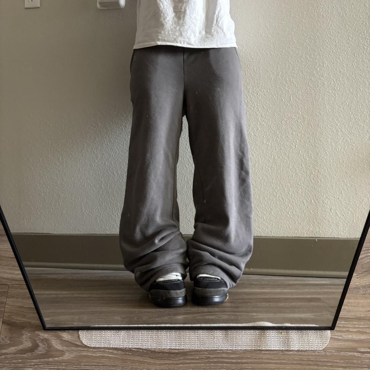 Vintage Crazy Vintage Y2K/2000s Baggy Grey Skater Style Essential Sweatpants! Size S Size US 28 / EU 44 - 1 Thumbnail