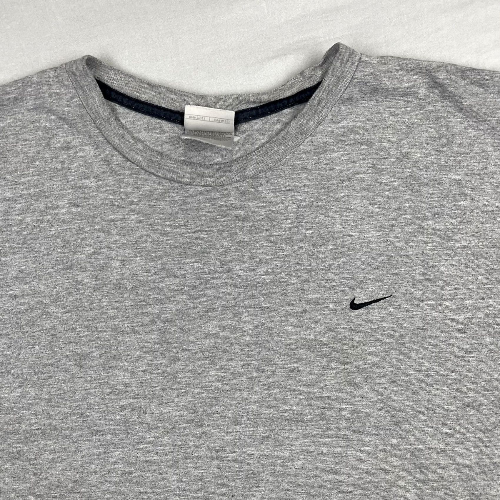 Nike VINTAGE Nike Shirt Mens 2XL Gray Swoosh Logo Tee Streetwear 2XL Size Adult Mens USA Retro Sports Cotton Crew Neck Short Sleeve T-Shirt Gross? Size US XXL / EU 58 / 5 - 3 Thumbnail
