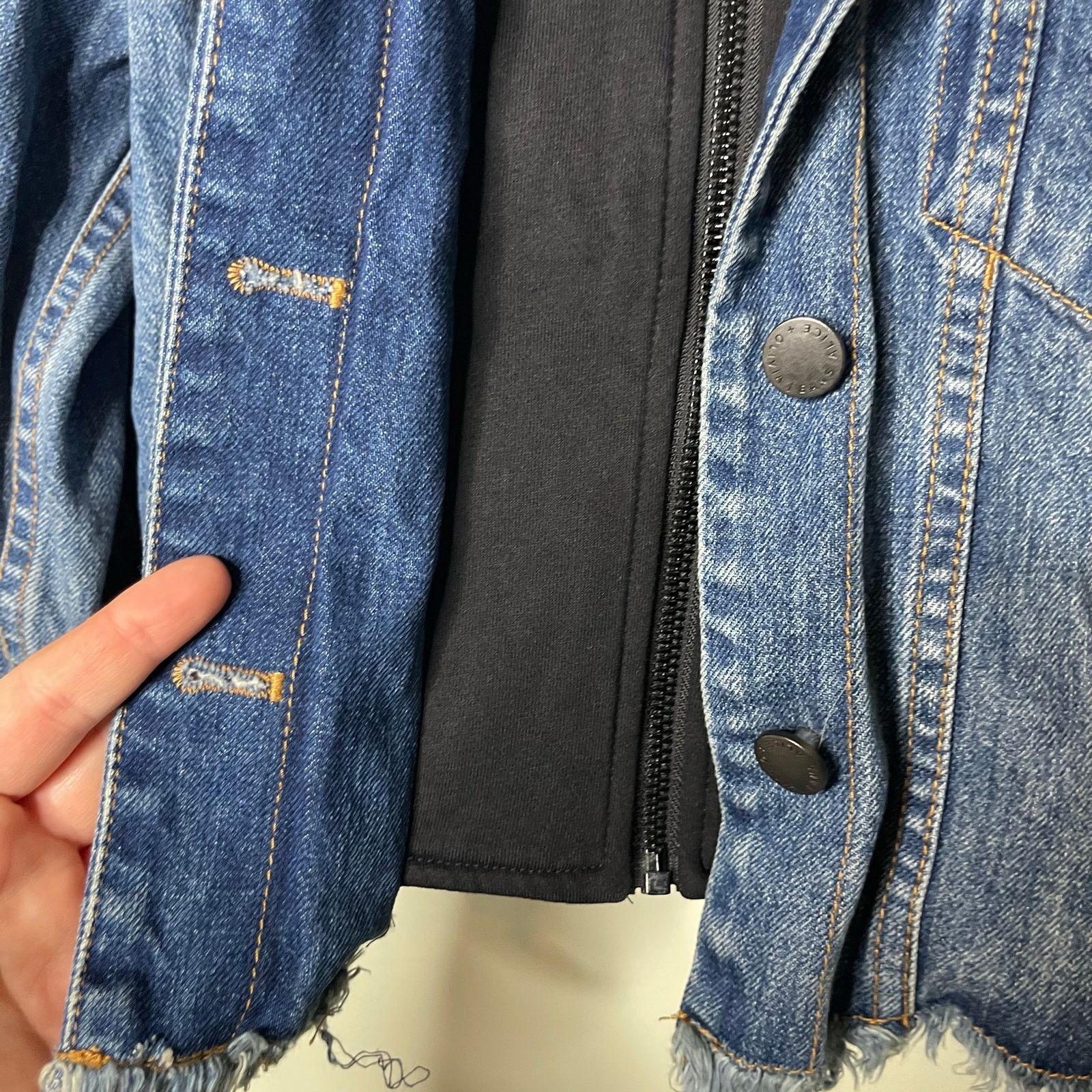 Alice + Olivia Alice + Olivia Jean Denim Hoodie Jacket sz M Size M / US 6-8 / IT 42-44 - 8 Thumbnail