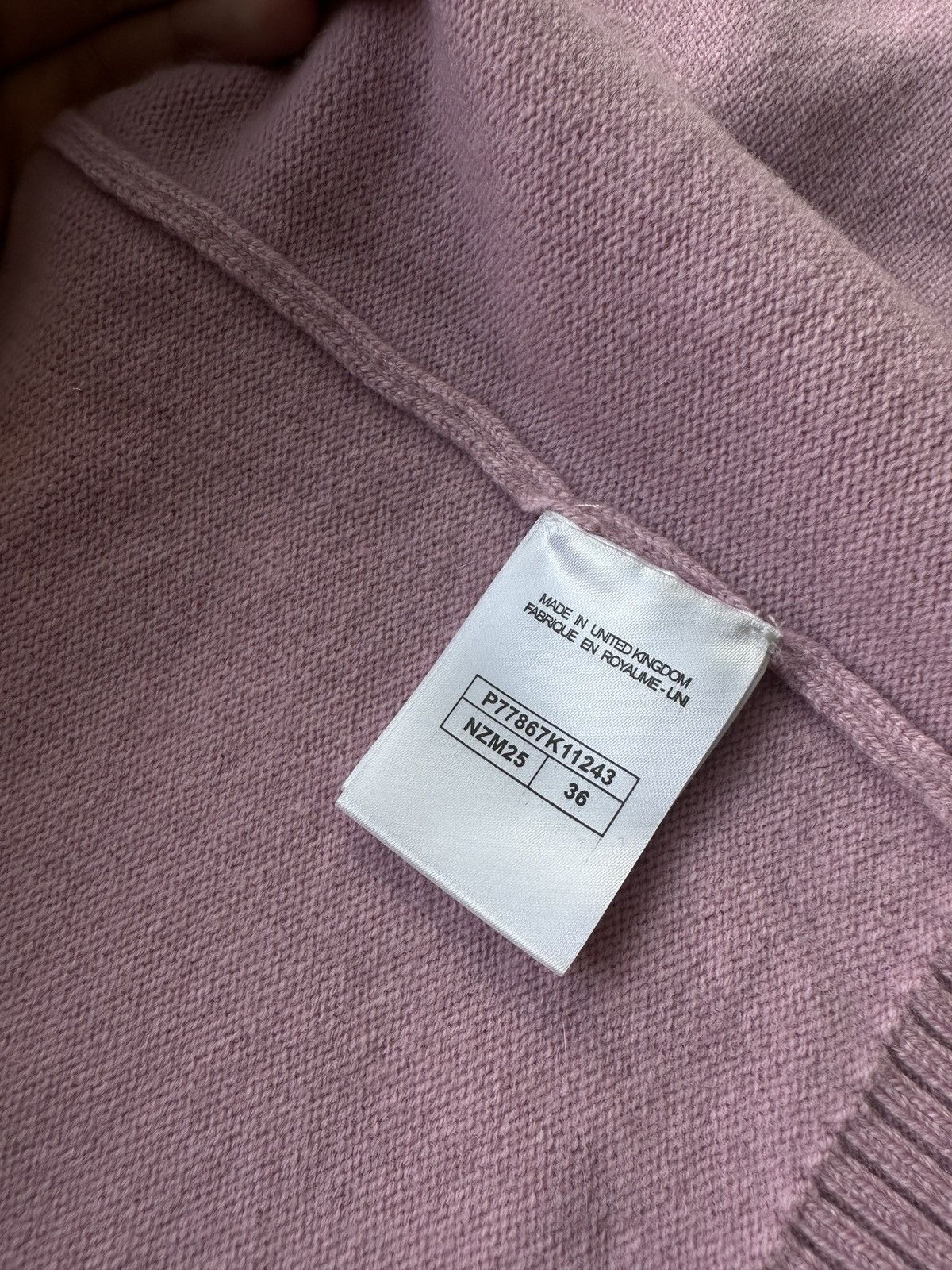 Chanel F/W 24 🚨 CASHMERE CHANEL 24B PINK CARDIGAN METAL LOGO BUTTON Size XS / US 0-2 / IT 36-38 - 11 Thumbnail