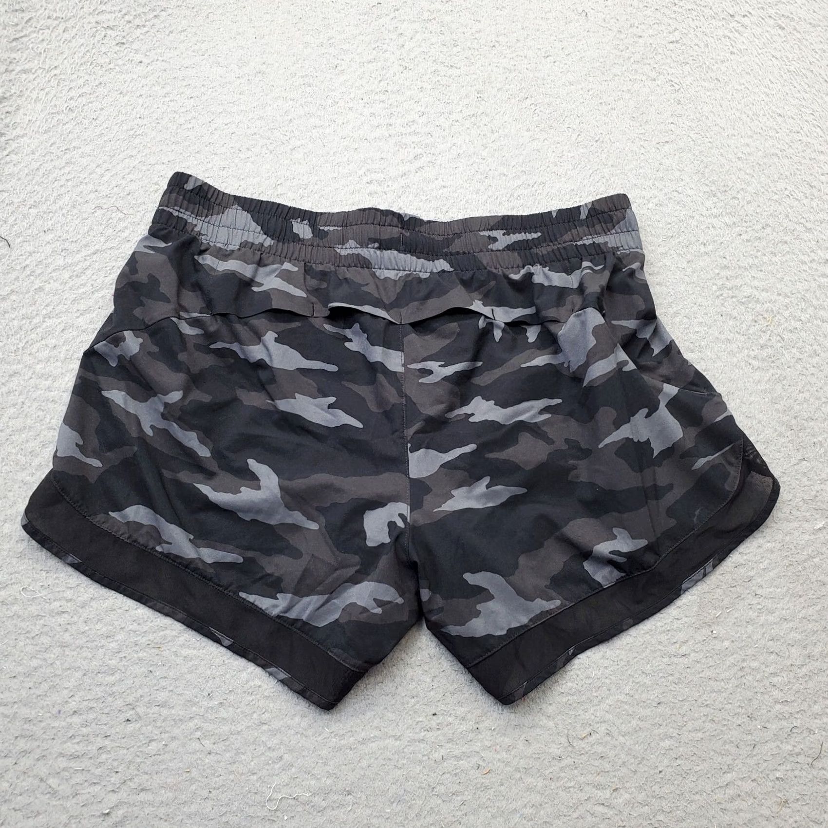 Athleta Athleta Womens Shorts M Multi Camo Elastic Waist Pull On Athletic II Size 32" / US 10 / IT 46 - 2 Thumbnail