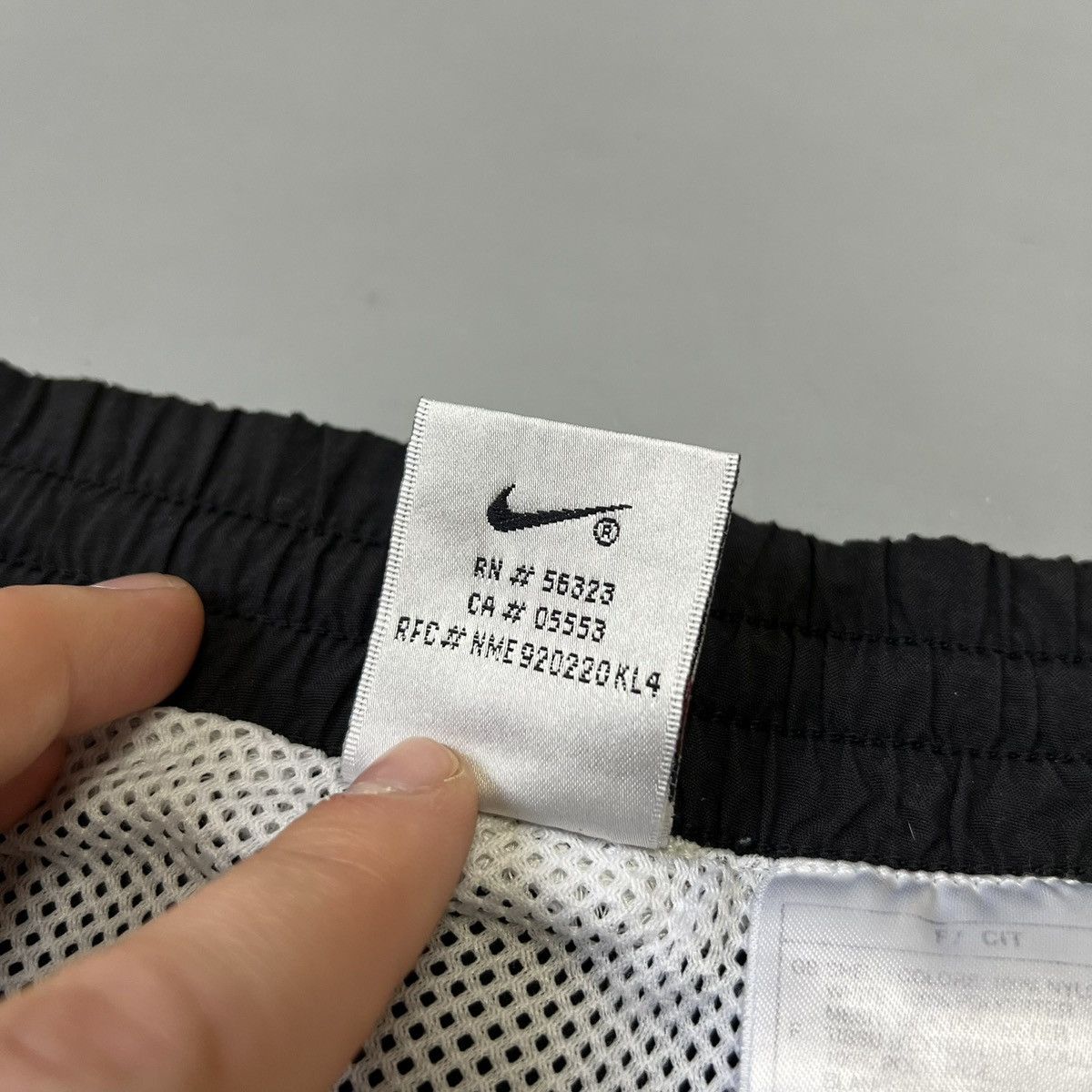 Nike Vintage Nike Shorts big logo y2k size XL swoosh Size US 36 / EU 52 - 10 Thumbnail