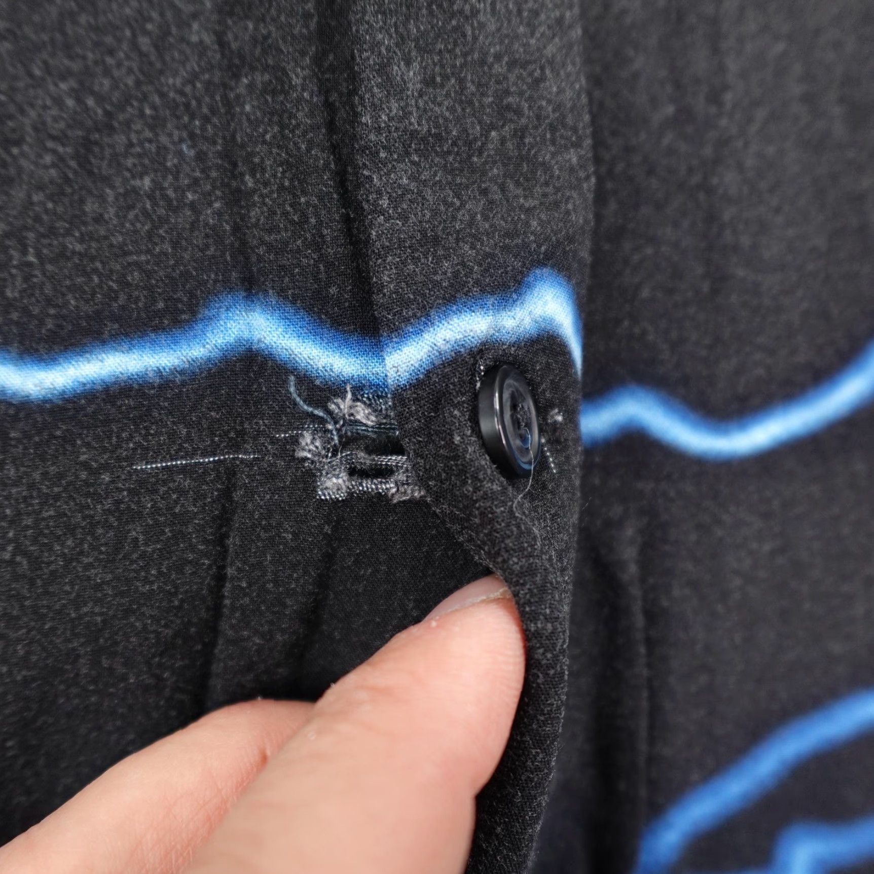Vintage VINTAGE Death Row Records Shirt Mens Black Blue Button Up Lightning Graphic Hip Hop Camp Size US L / EU 52-54 / 3 - 4 Thumbnail