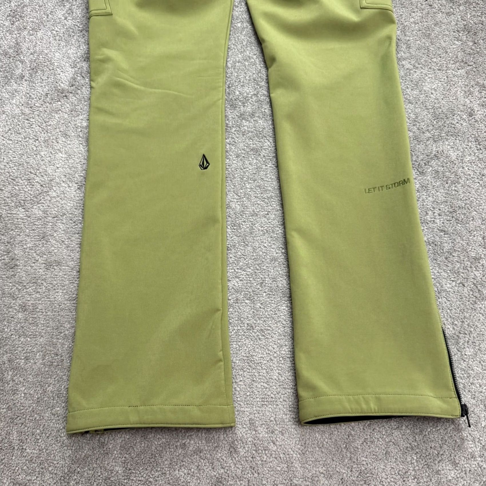 Volcom VINTAGE Volcom Pants? No, Vintage: No — Volcom Cargo Pants Women Large Green Bootcut Inseam 34in Leather? Size 36" / US 14 / IT 50 - 6 Thumbnail