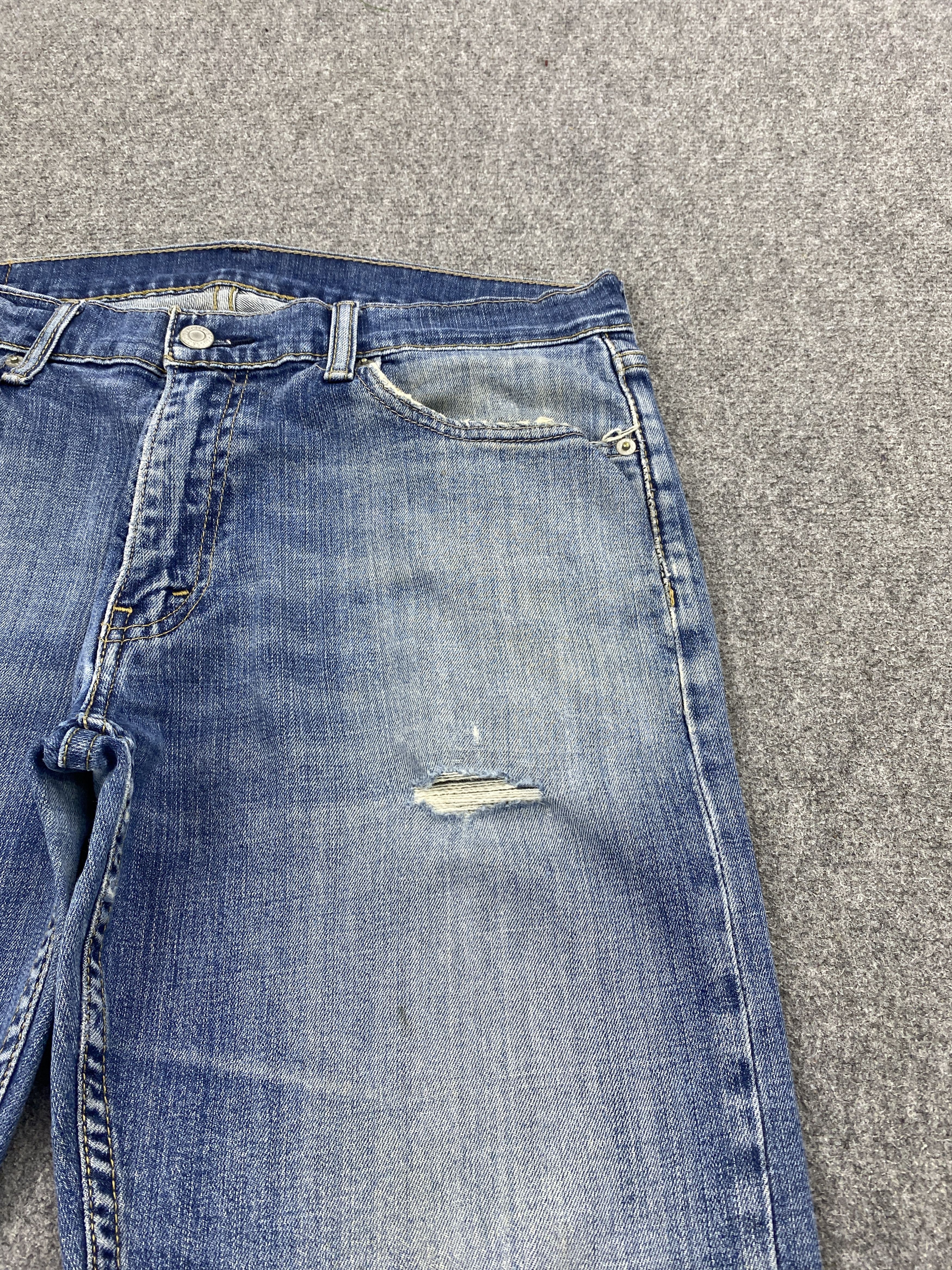 Levi's × Vintage Faded Blue Vintage Levi's 514 Jeans DP2330 Size US 33 - 8 Thumbnail