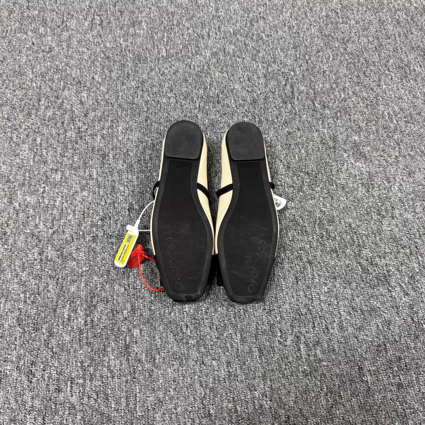 Salvatore Ferragamo Ferragamo Black & White Colorblock Mary Jane Low Heels 38.5 Size US 8 / IT 38 - 5 Thumbnail