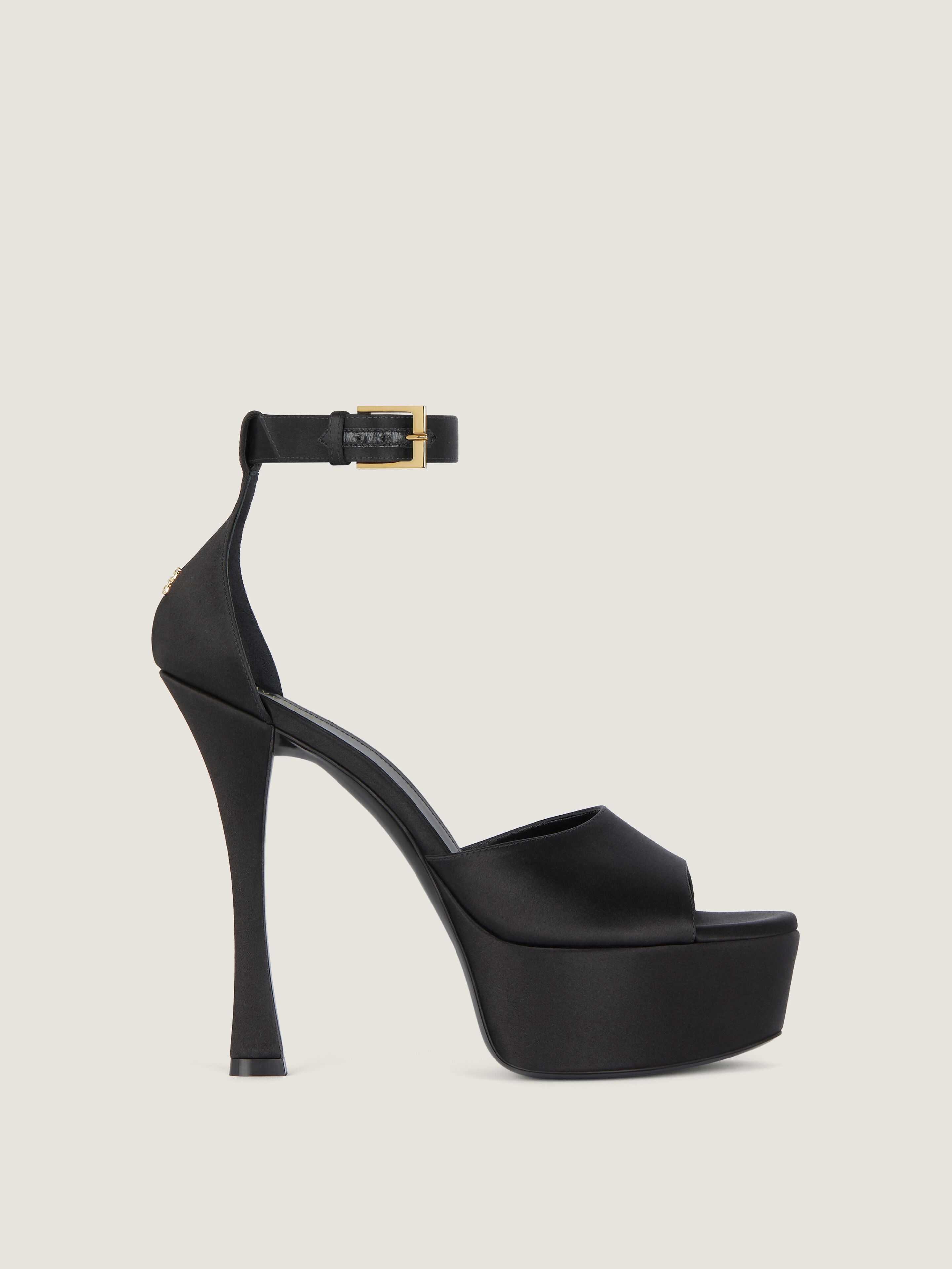 o1srvl11e0825 4G Liquid Platform Sandals in Satin in Black