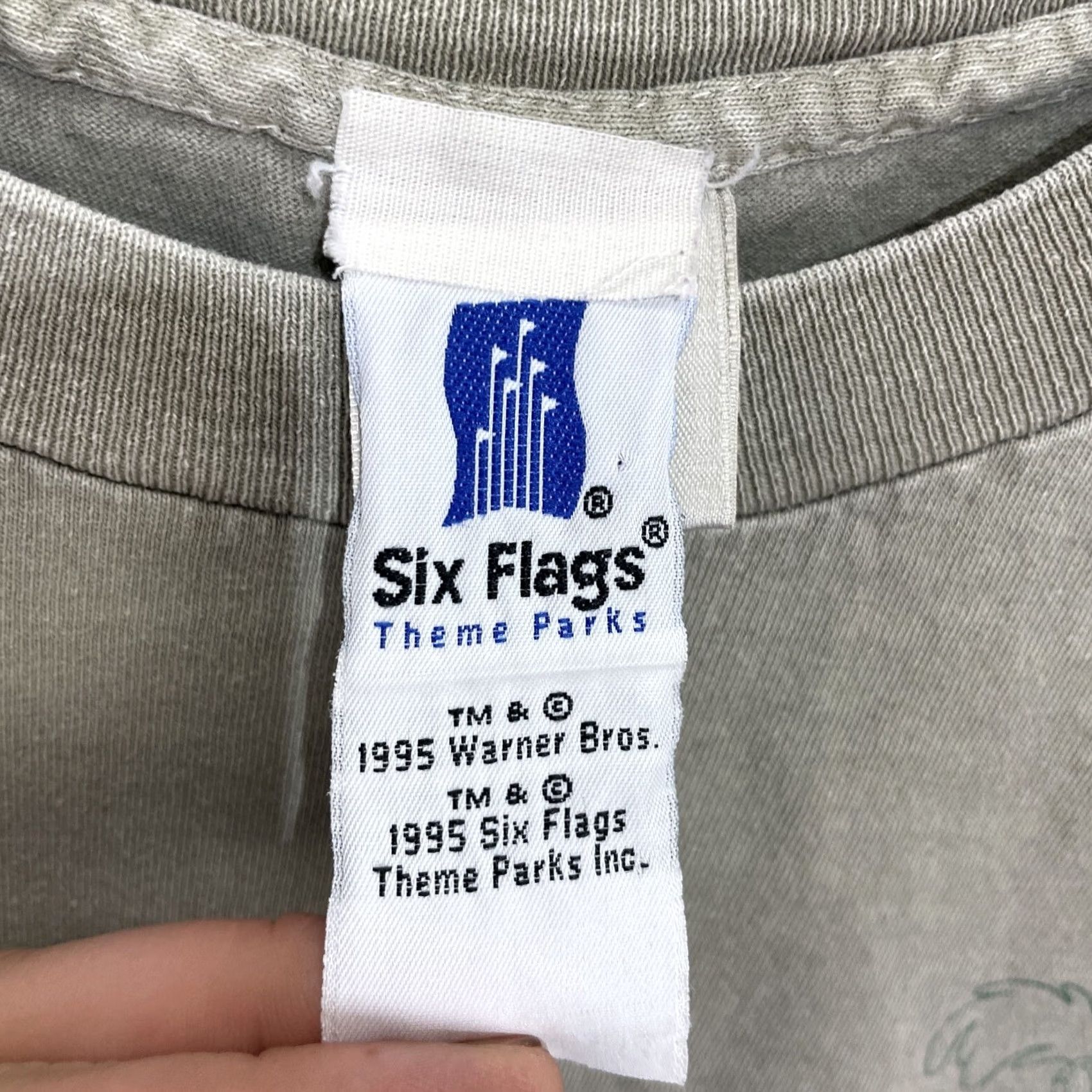 Vintage VINTAGE Six Flags Park T Shirt Mens XXL Gray Cotton Road Runner Logo Graphic Print Crew Neck Short Sleeve Size US XXL / EU 58 / 5 - 2 Thumbnail