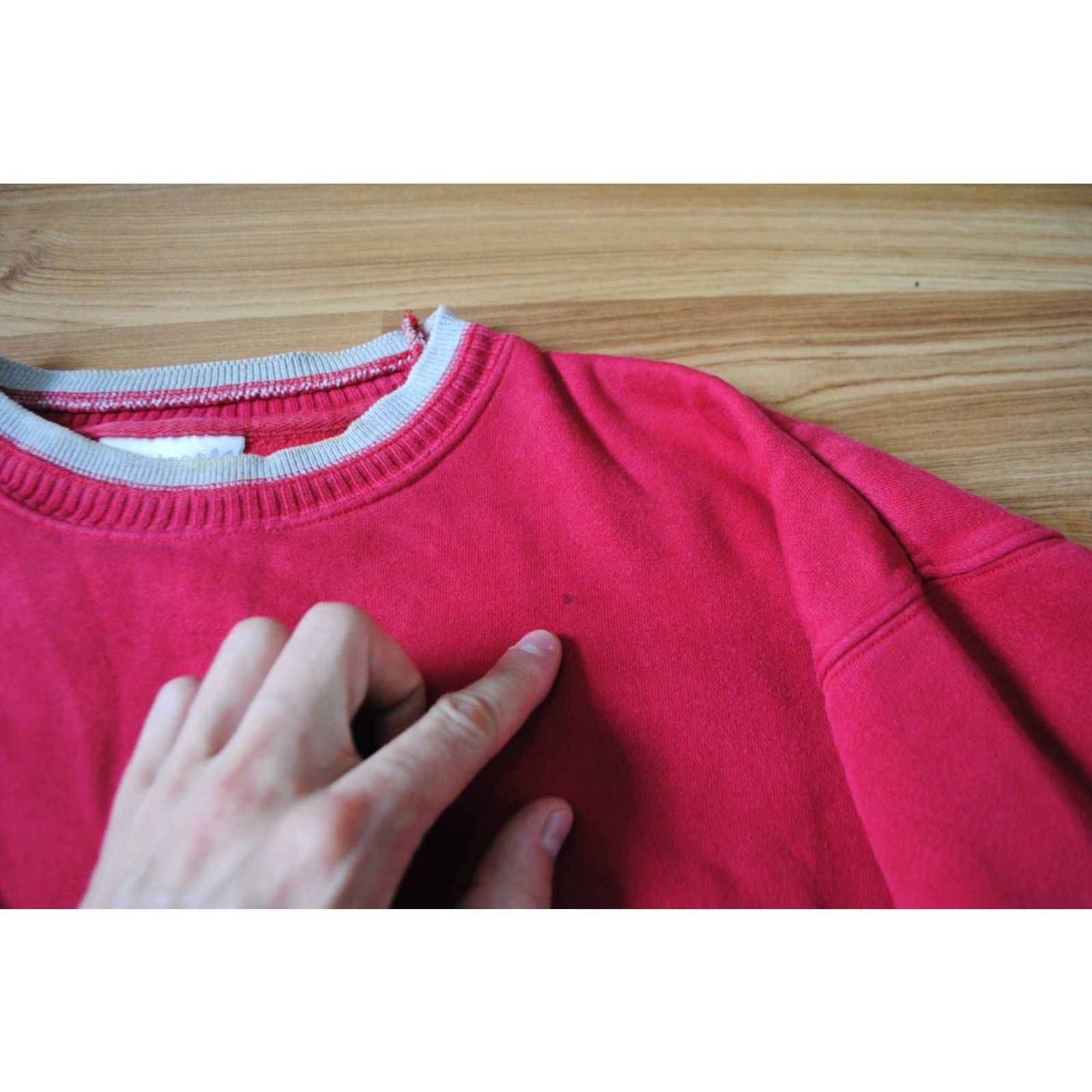 Adidas RARE VINTAGE NBA DIKEMBE MUTOMBO #55 ADIDAS SWEATSHIRT 90s SIZE MENS RED MEDIUM Sweatshirt Mens Size M Red 90s NBA DIKEMBE MUTOMBO adidas Size US M / EU 48-50 / 2 - 6 Thumbnail