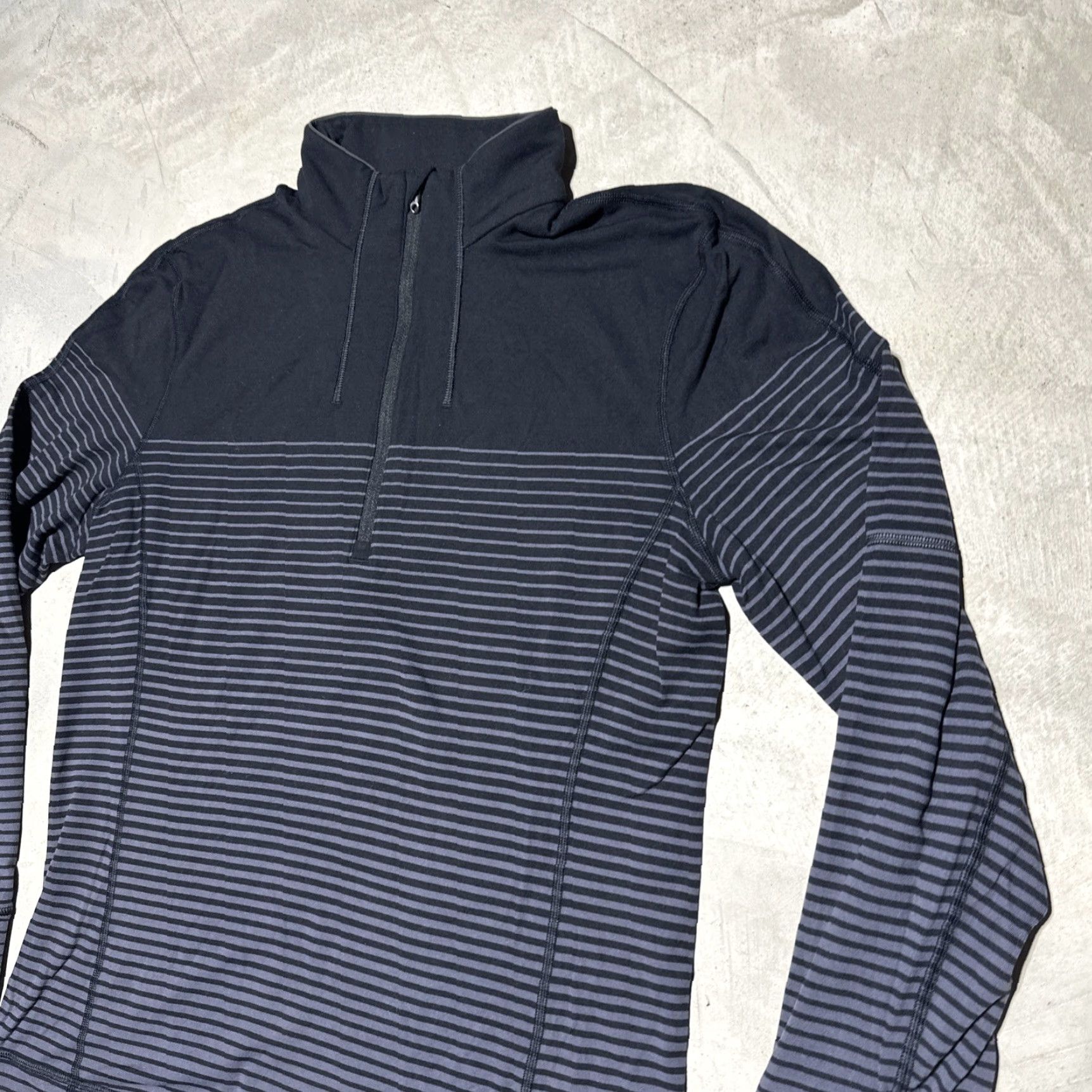 Lululemon Lululemon Sweat Session 1/2 Zip Men’s M Black Gray Ombré Stripes Performance Shirt Sweatshirt Size US M / EU 48-50 / 2 - 2 Thumbnail