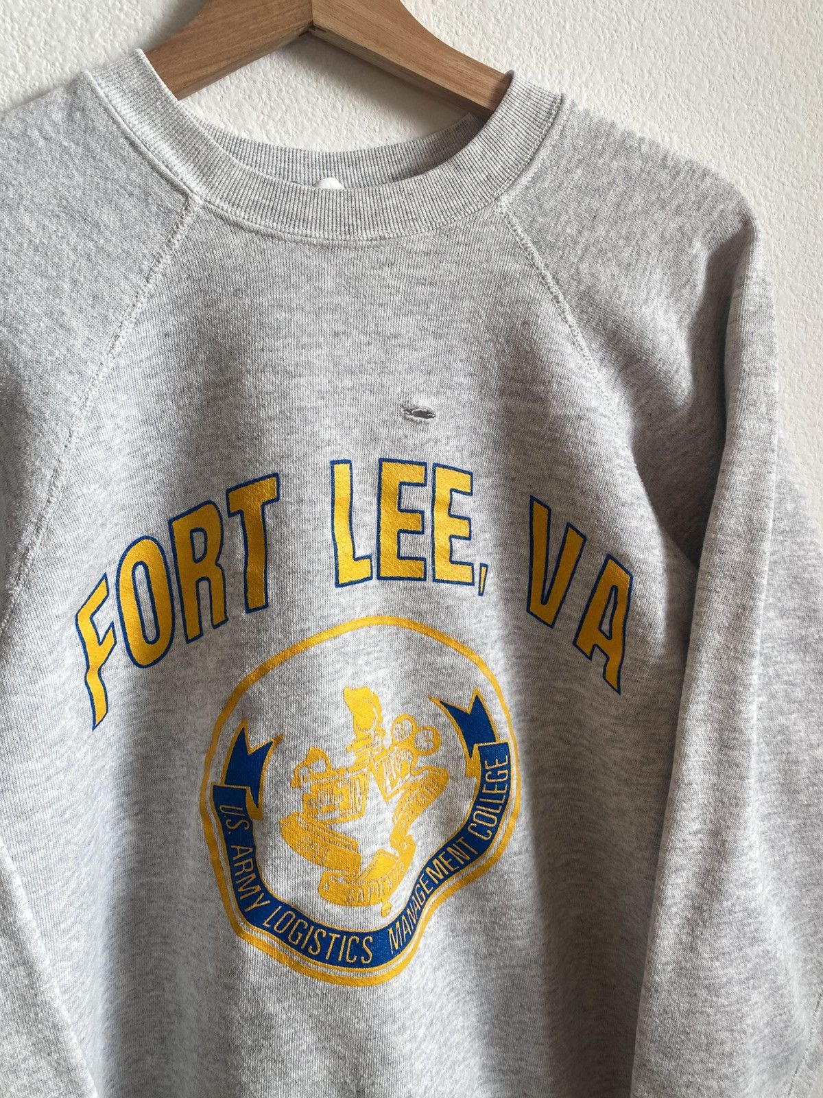 Vintage Vintage 80s US Army College Crewneck Sweatshirt Size US M / EU 48-50 / 2 - 3 Thumbnail
