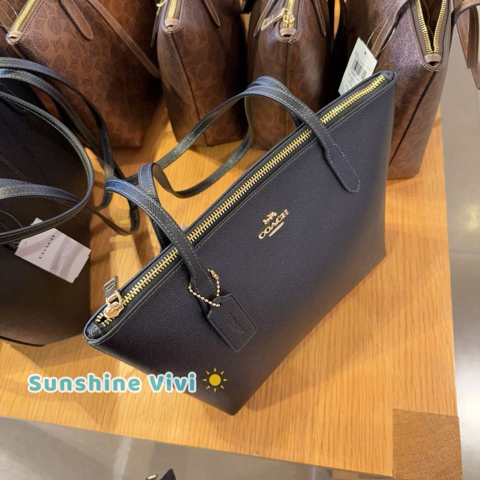Coach NWT COACH Fiona Zip Tote Bag In leather CW395, Black Gold Size ONE SIZE - 3 Thumbnail