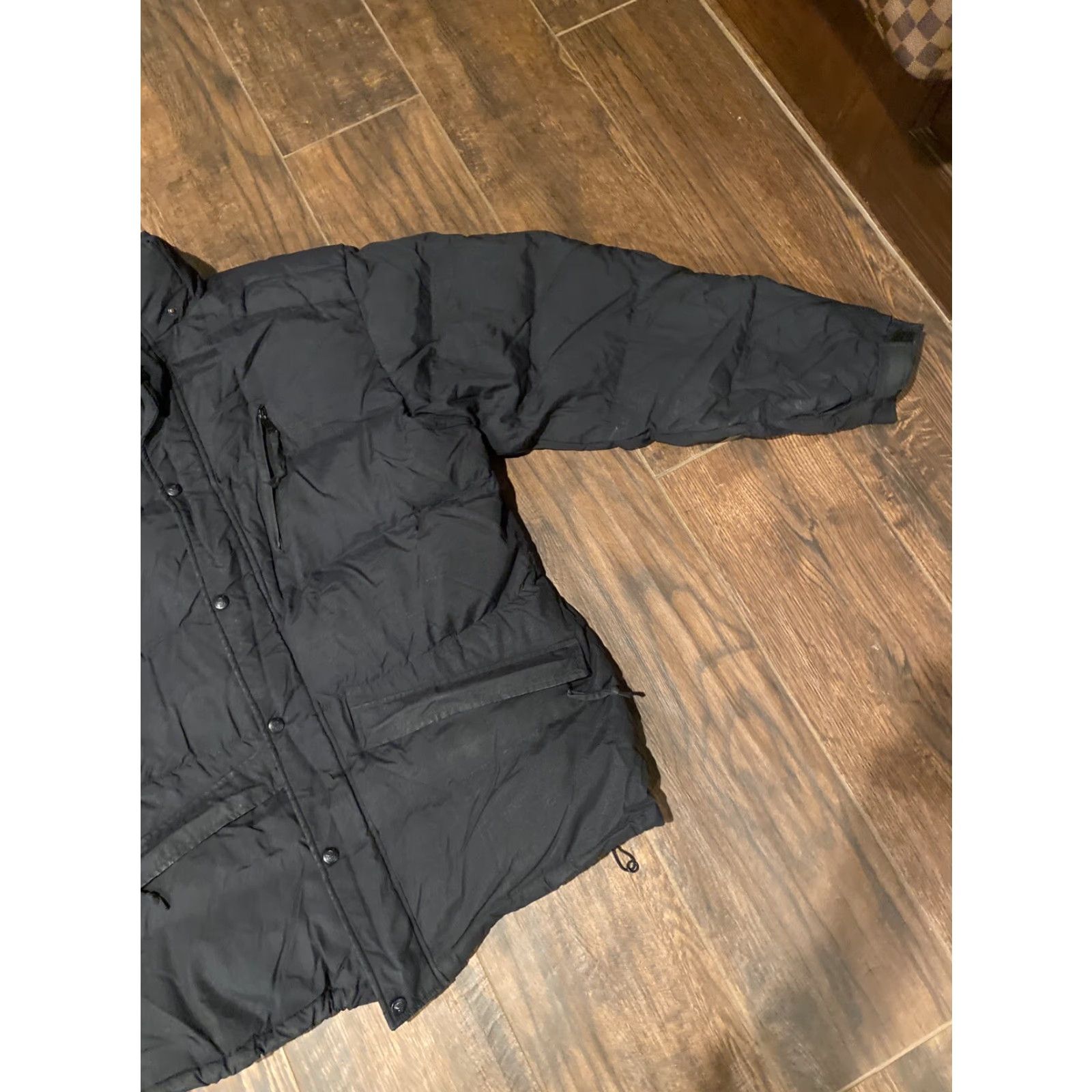 Mountain Hardwear VINTAGE Mountain Hardwear Black Goose Down Parka Jacket Large L Mens No Hood Zip Defect Size US L / EU 52-54 / 3 - 2 Thumbnail