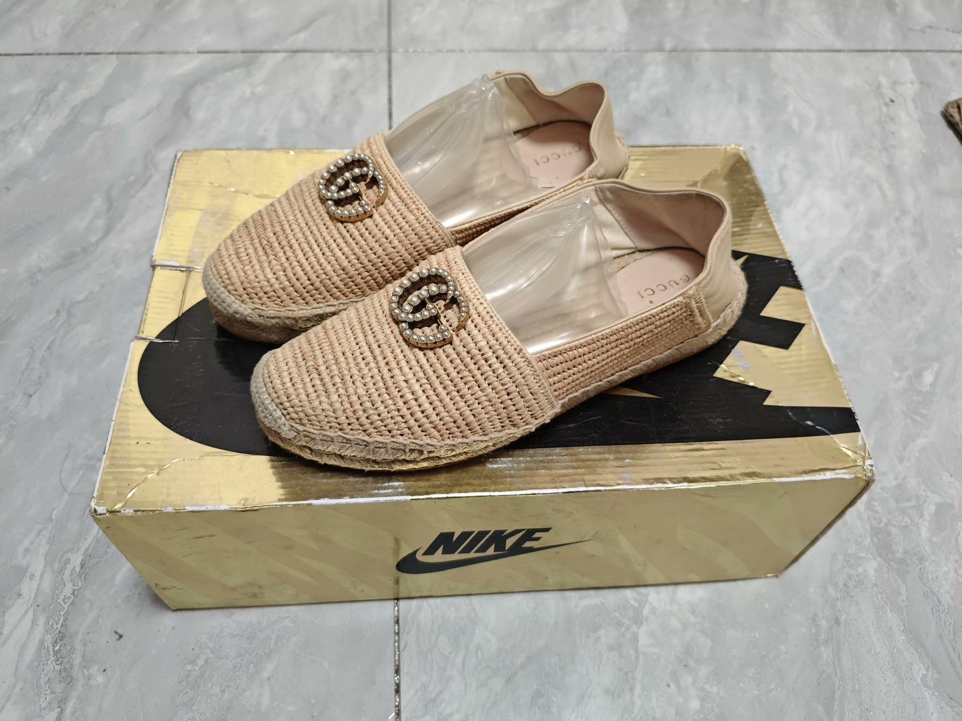 Gucci Gucci Lowtop Sneakers us_6 Women Size US 6 / IT 36 - 1 Thumbnail