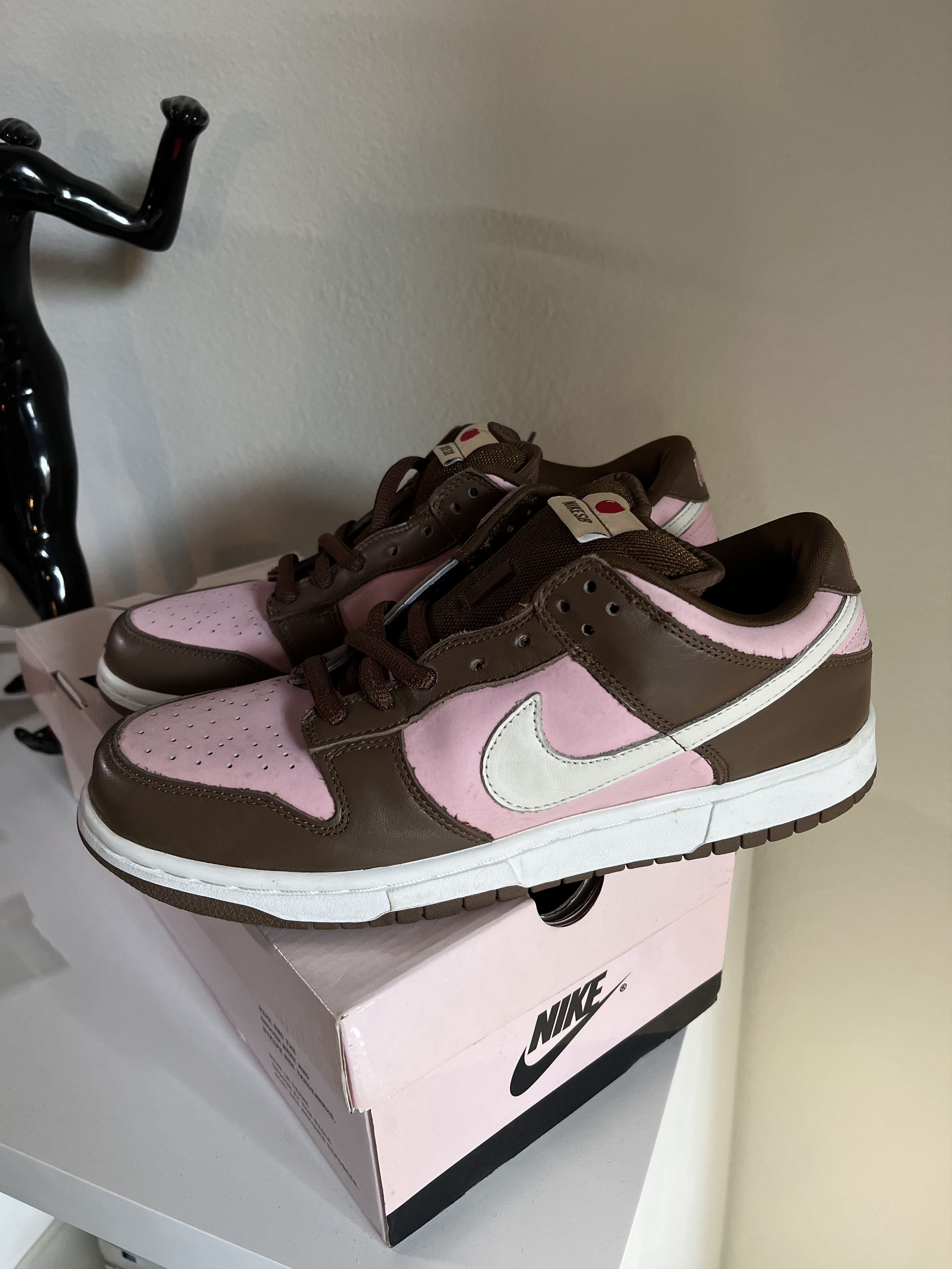Nike SB 2005_VNDS_NIKE SB DUNK LOW PRO STUSSY CHERRY_US10 Size US 10 / EU 43 - 5 Thumbnail