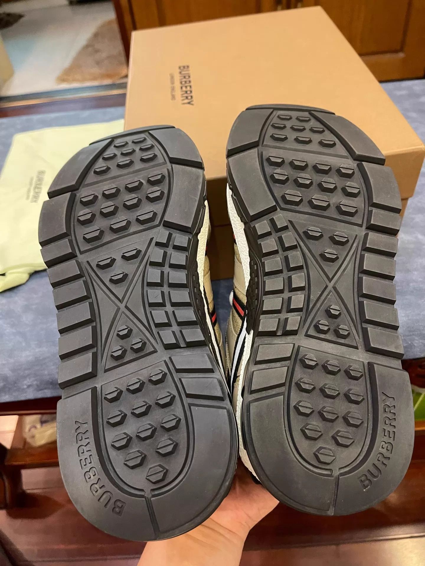 Burberry Burberry Camel Dad Sneaker 41.5 Black Red Strap Size US 8.5 / EU 41-42 - 5 Thumbnail