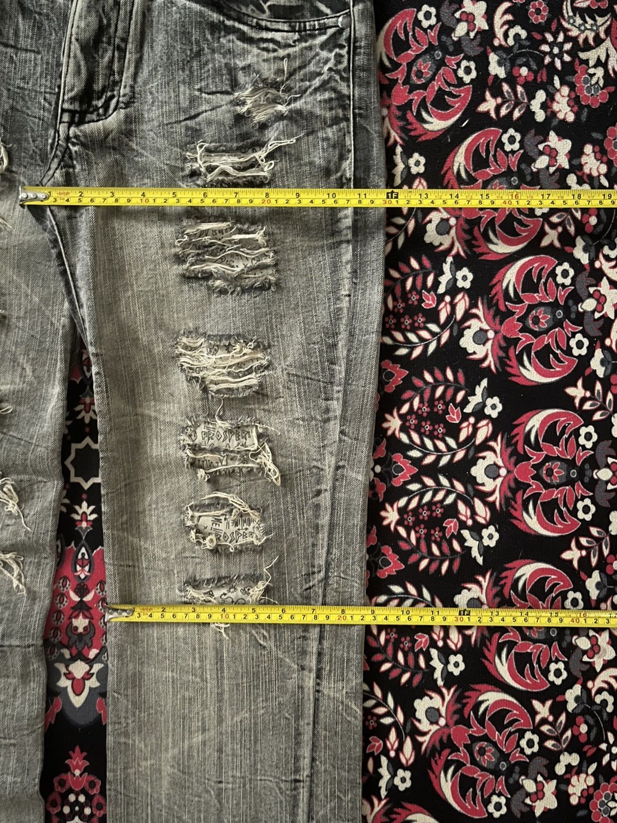 Le Grande Bleu (L.G.B.) ⚡️Trashed⚡️Vintage Japan Grunge Light Grey Distressed Jeans Size US 33 - 16 Thumbnail