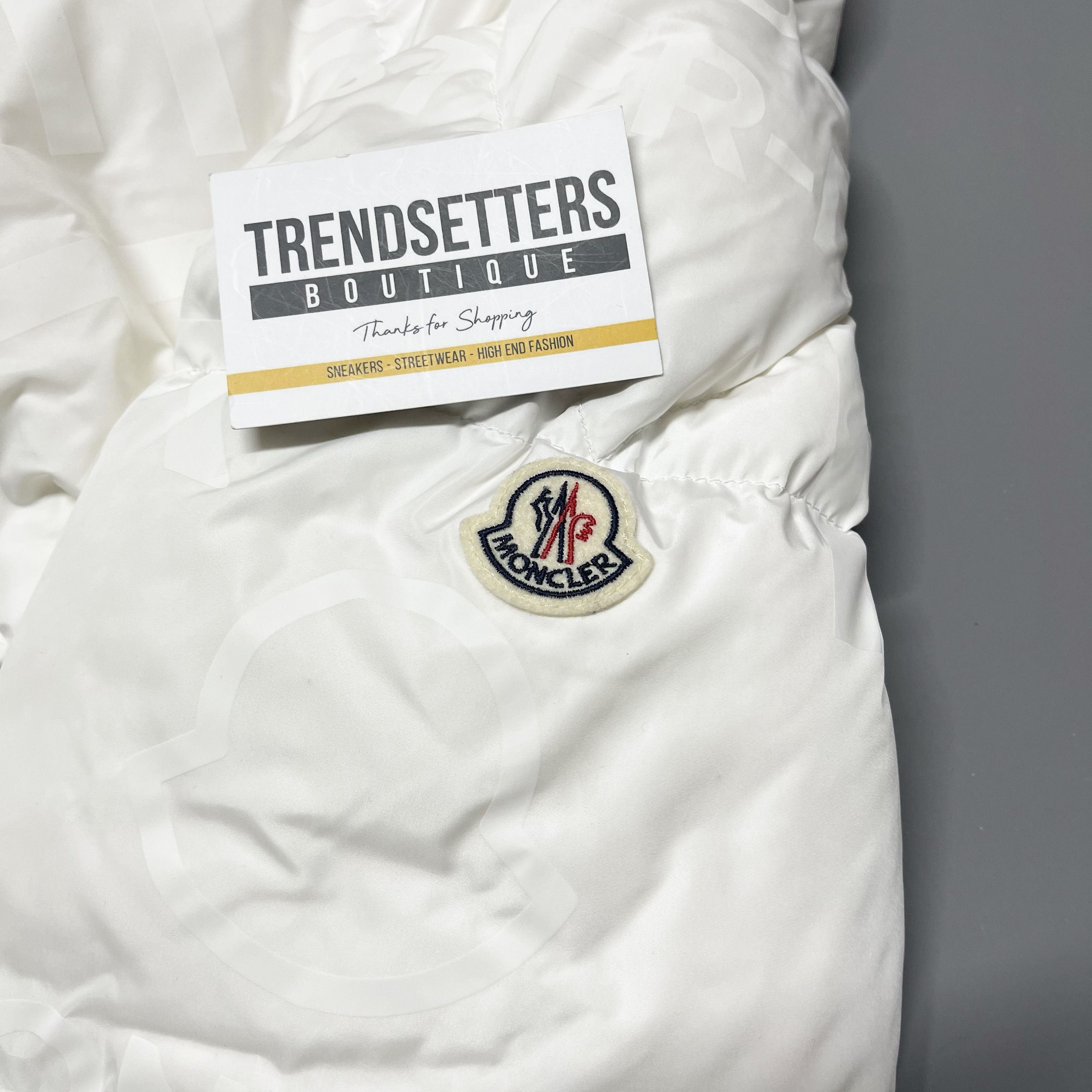 Moncler Moncler mens Tarentaise white down puffer jacket Size 4 XL Size US XL / EU 56 / 4 - 9 Thumbnail