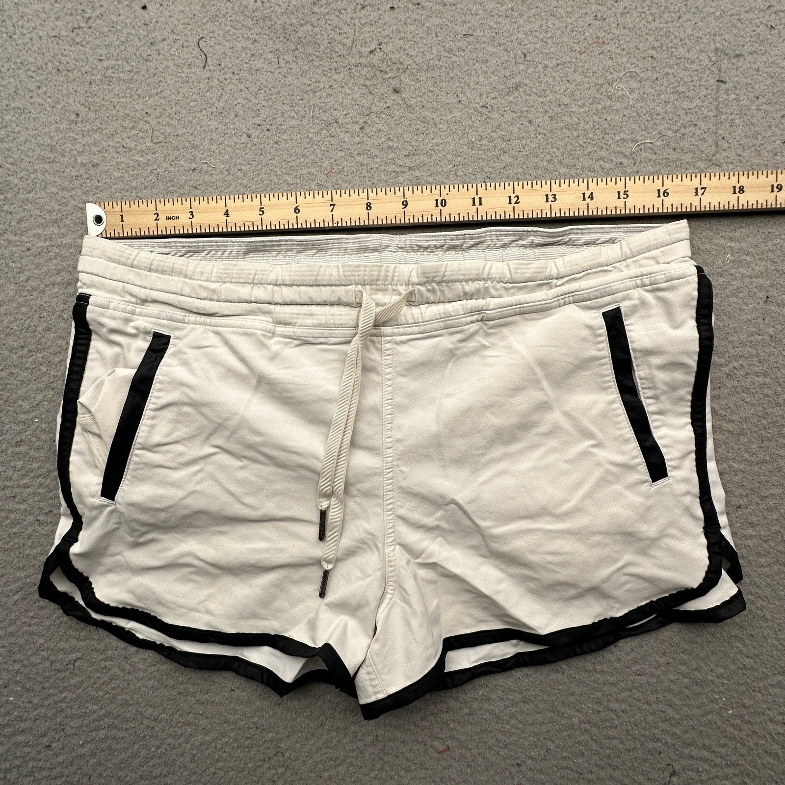 Lululemon Lululemon W7A76S Varsity Shorts Black White Womens Large XL Size 33" - 3 Thumbnail