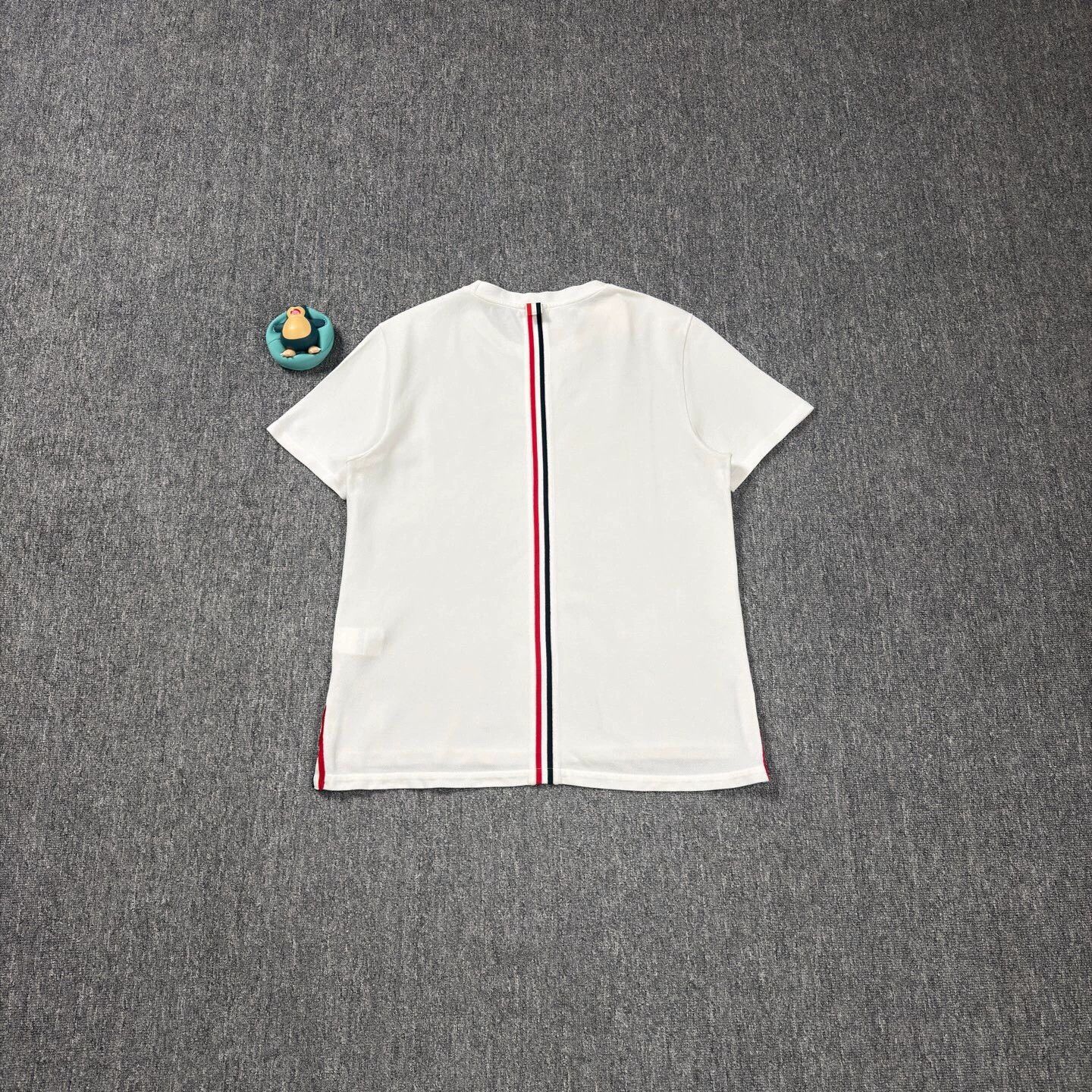 Thom Browne TB color stripe white short-sleeve size4 like new Size US XL / EU 56 / 4 - 2 Thumbnail