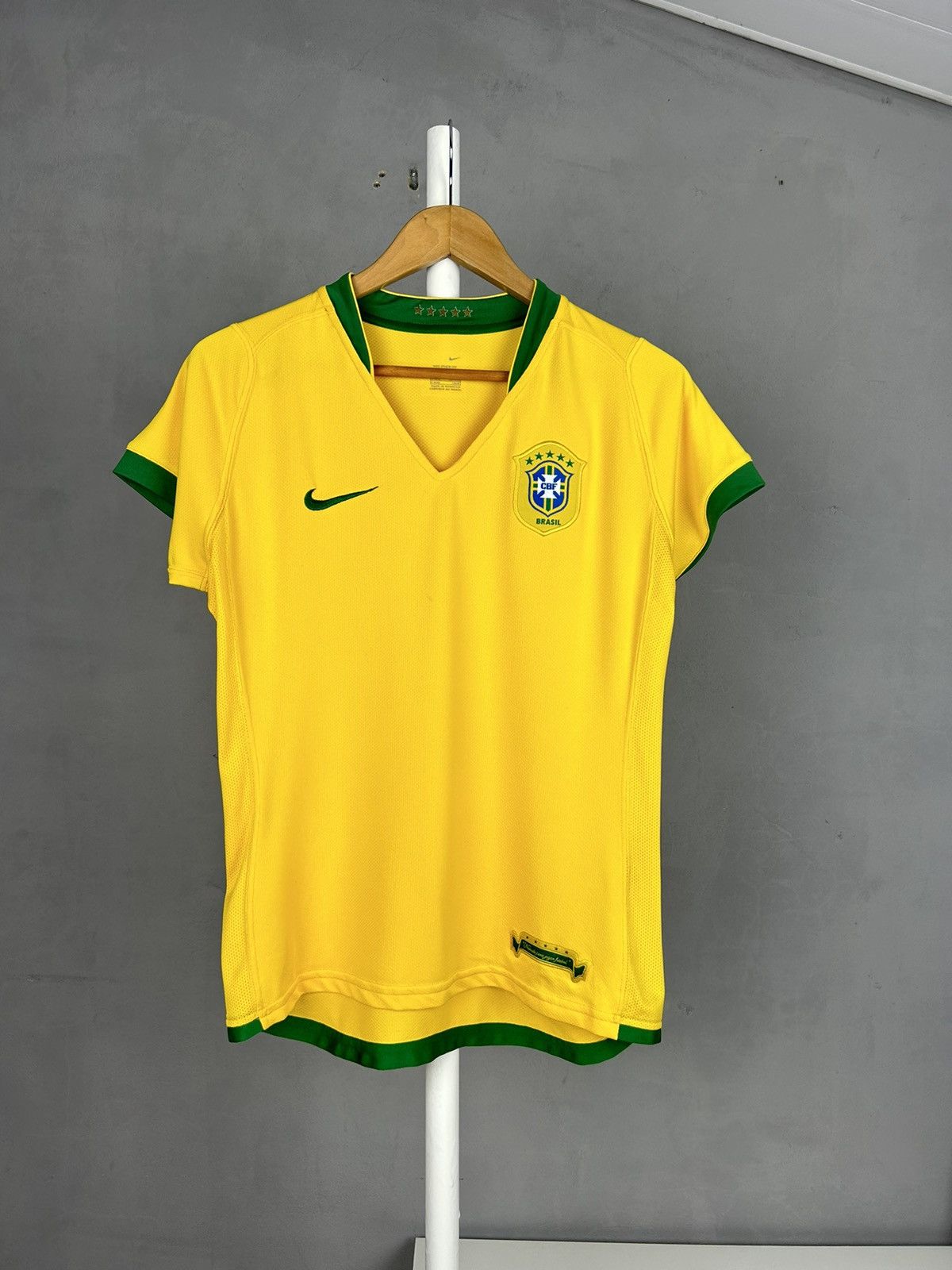Nike Vintage Nike Brazil Women Soccer Jersey Shirt Size L / US 10 / IT 46 - 1 Thumbnail