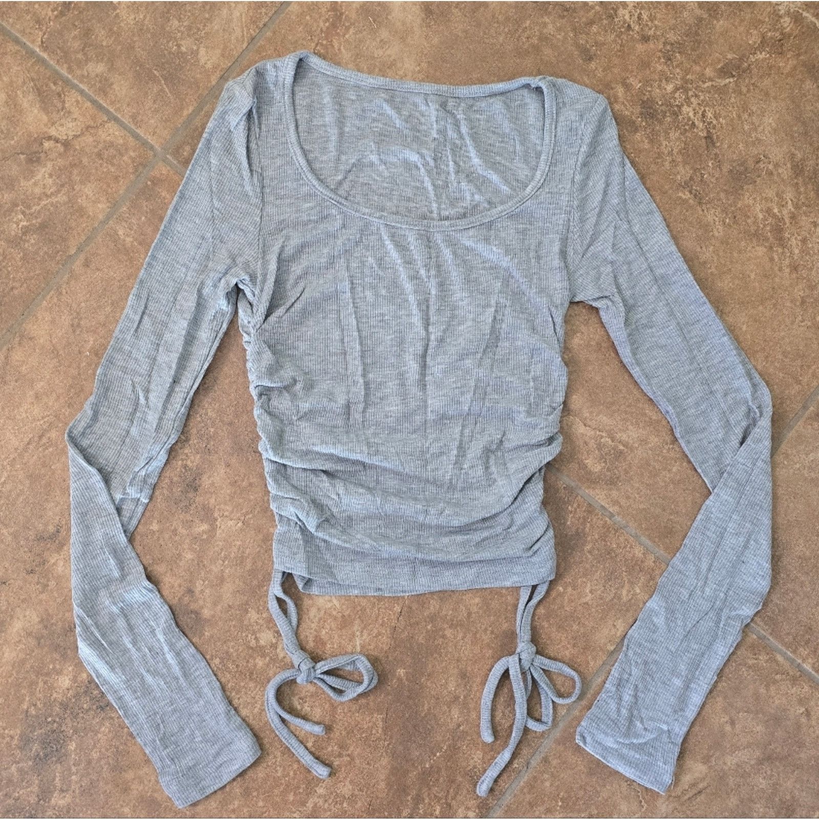 Shein Light Grey Rib SHEIN Cropped Long Sleeve Size XS / US 0-2 / IT 36-38 - 1 Thumbnail
