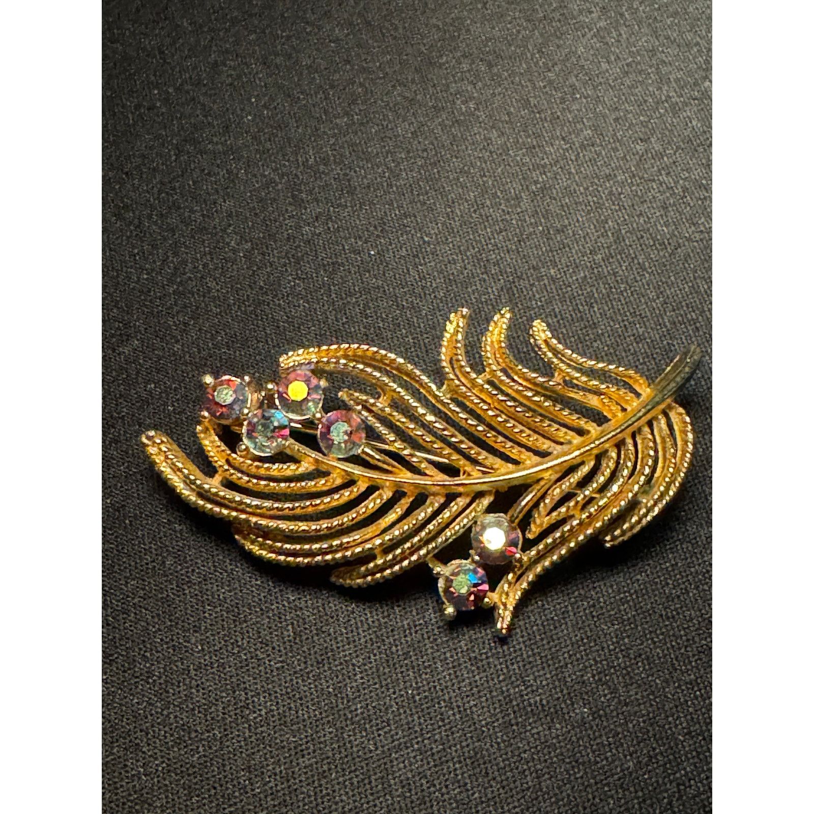 Other Vintage Lisner Gold Tone AB Feather Brooch Size ONE SIZE - 2 Thumbnail