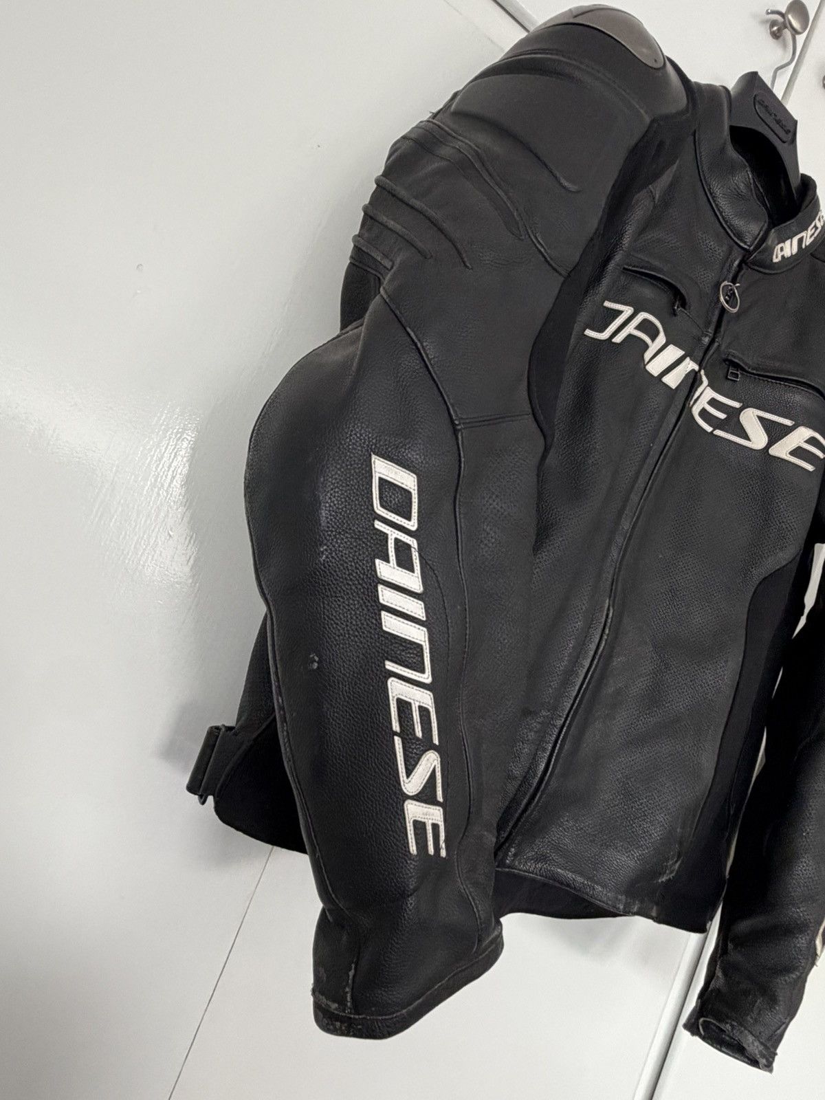 Dainese DAINESE RACING 3 D AIR MENS LEATHER SPORTS MOTORCYCLE JACKET Size US L / EU 52-54 / 3 - 9 Thumbnail