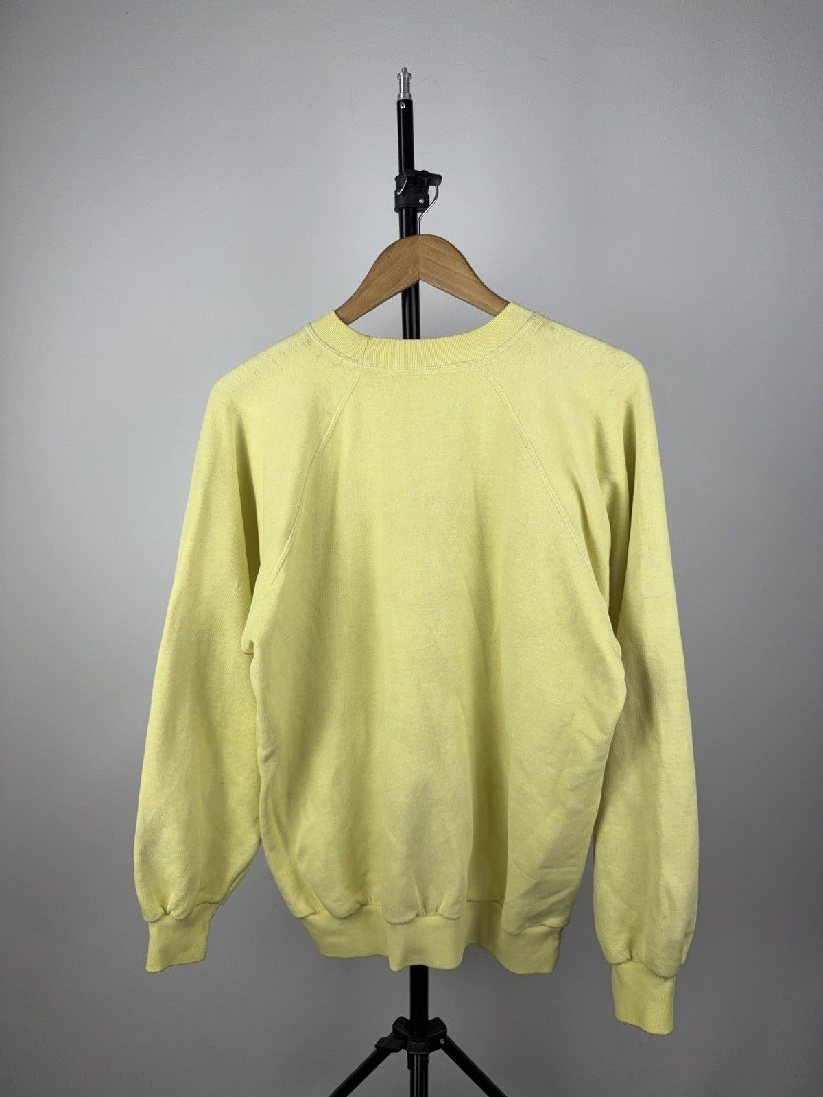 Levi's Vintage Clothing 90s Levi’s Retro Faded Yellow Raglan Crewneck Sweatshirt Size US L / EU 52-54 / 3 - 7 Thumbnail