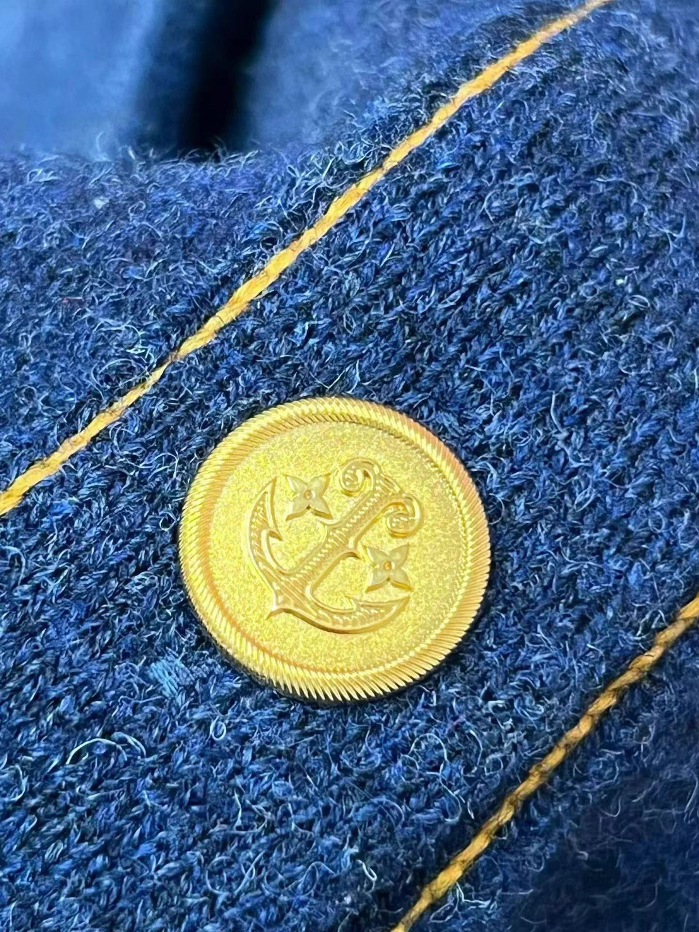 Louis Vuitton Louis Vuitton small logo wool coat size S Size S / US 4 / IT 40 - 5 Thumbnail