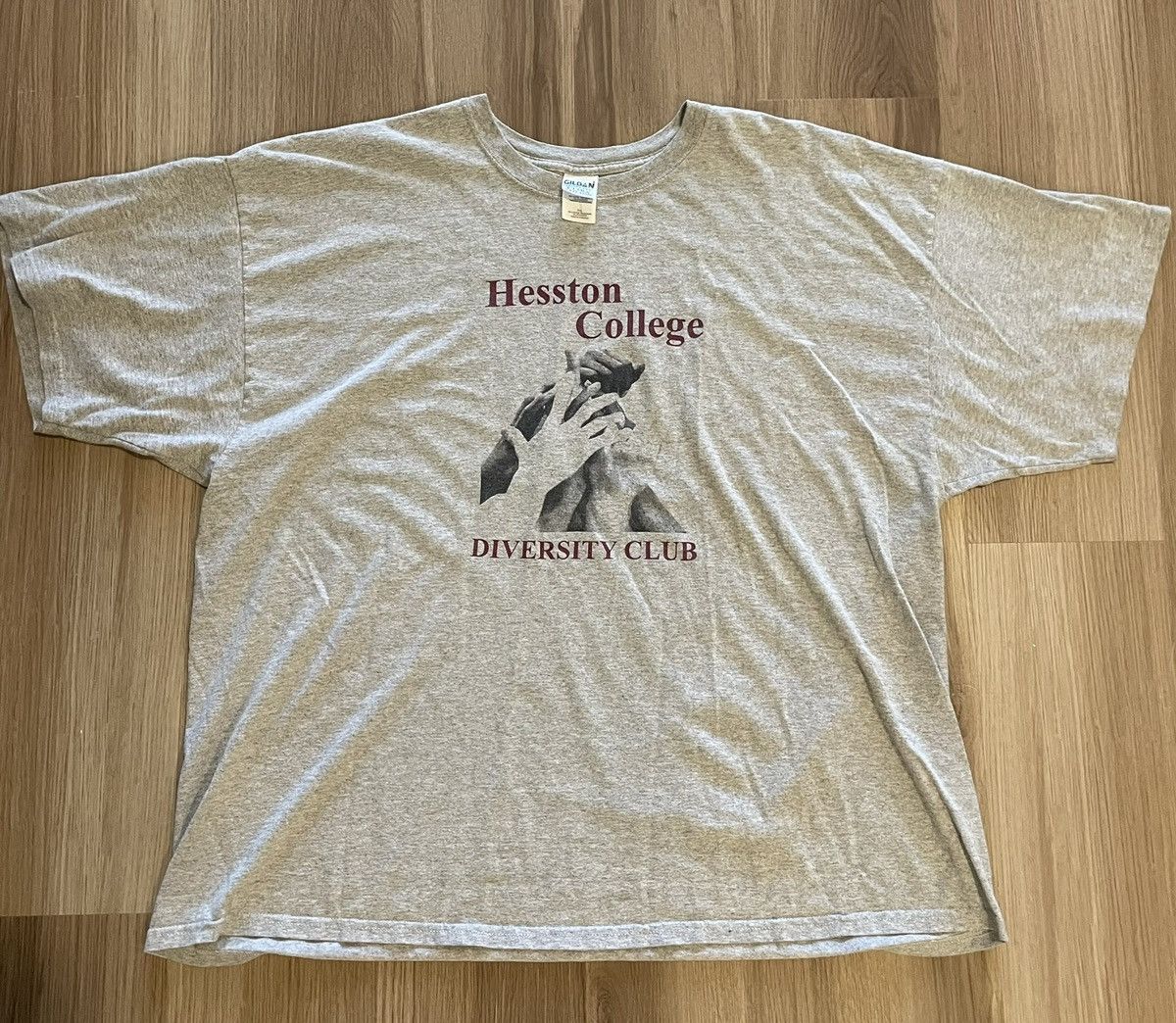 Vintage Vintage Hesston College Diversity Club Tee Size 3XL Size US XXL / EU 58 / 5 - 2 Thumbnail