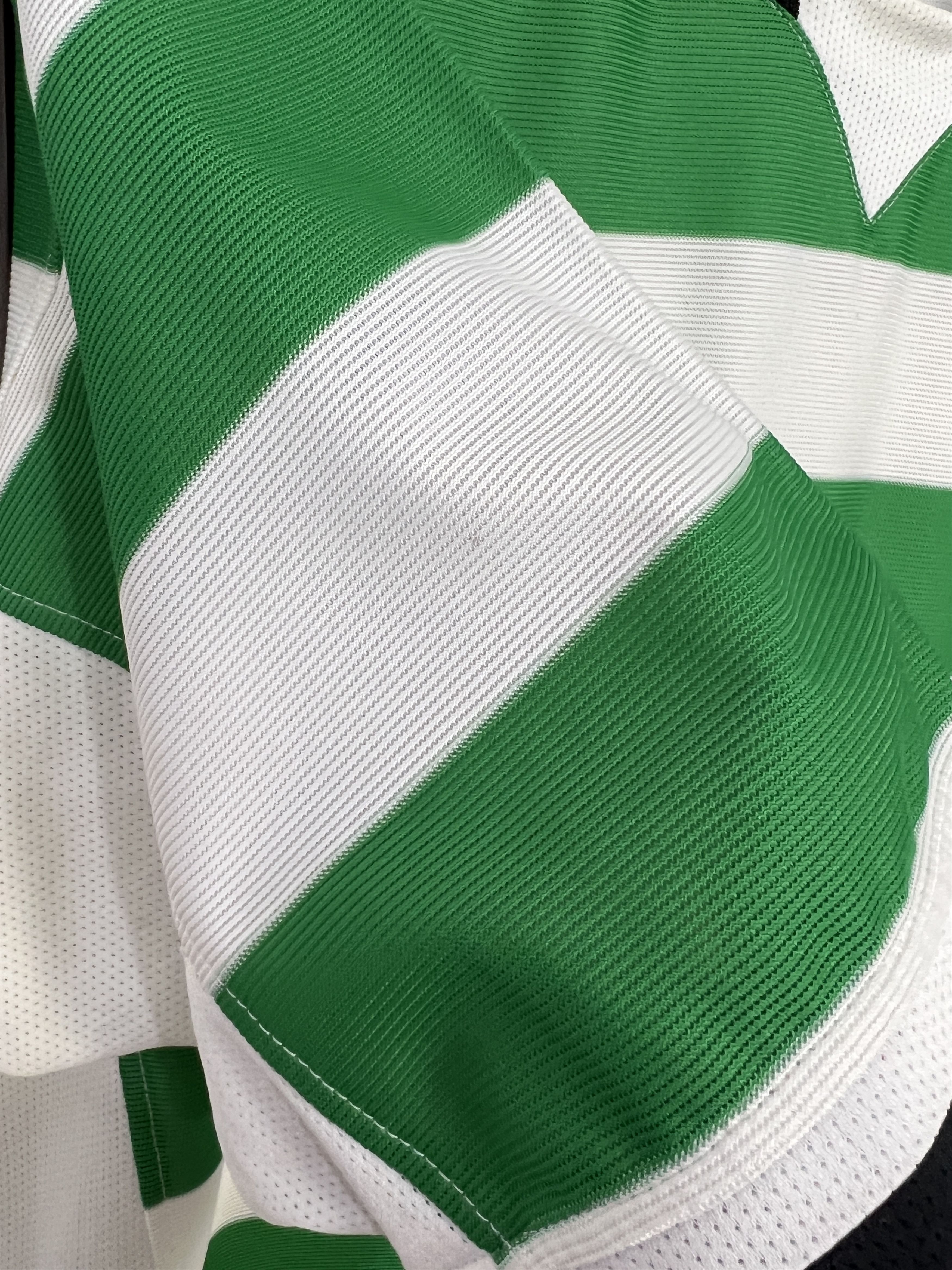 Umbro Celtic Home football shirt 2001 Soccer Umbro Jersey Mens Size US M / EU 48-50 / 2 - 8 Thumbnail