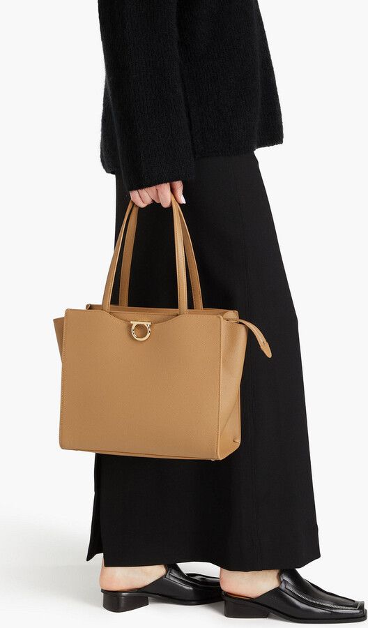 Salvatore Ferragamo o1s1rm1124 Size: OS / Leather Shoulder Bag in Camel Size ONE SIZE - 2 Thumbnail
