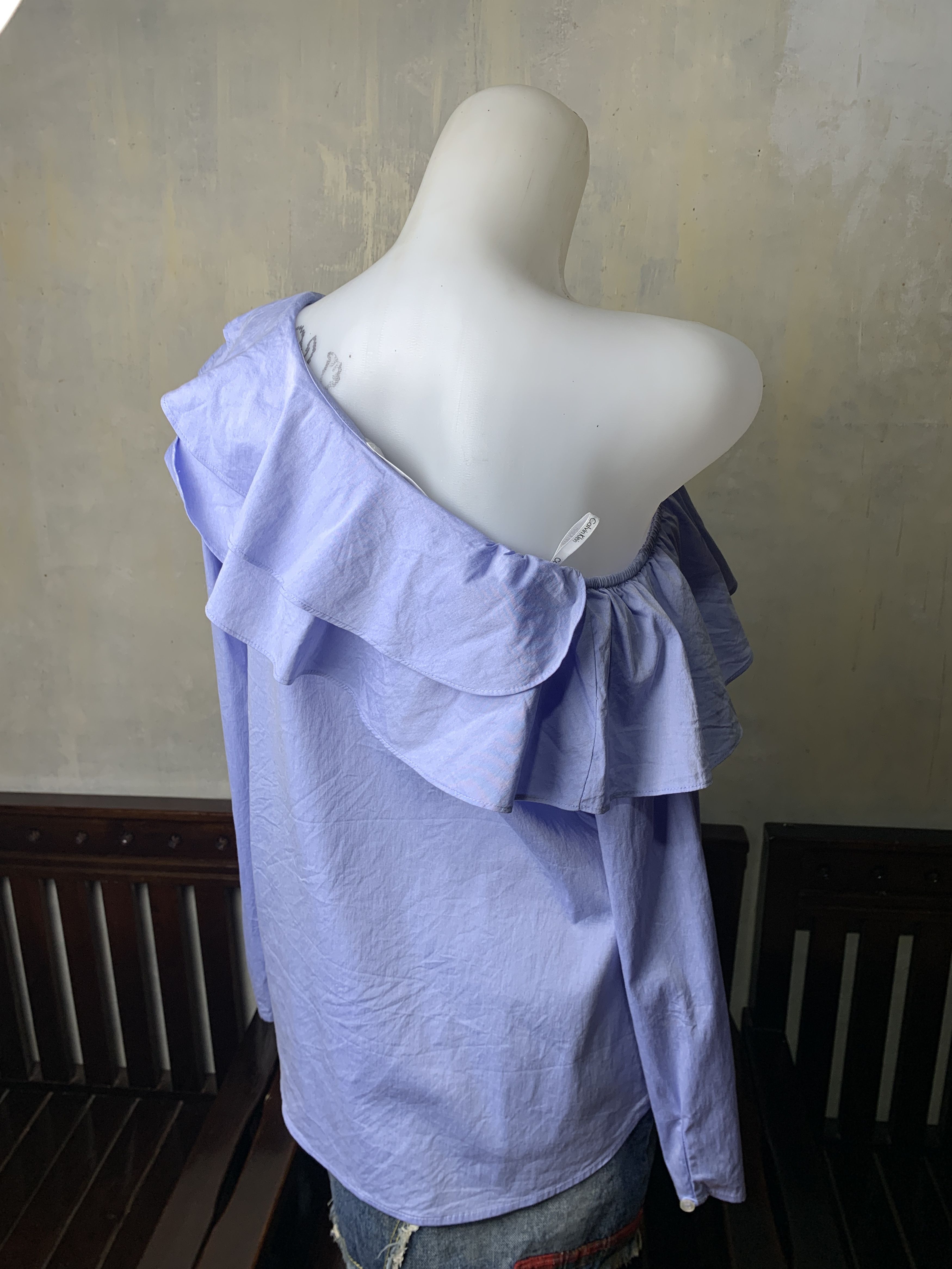 Calvin Klein Calvin Klein One-shoulder Ruffle Blouse (S) Size S / US 4 / IT 40 - 3 Thumbnail
