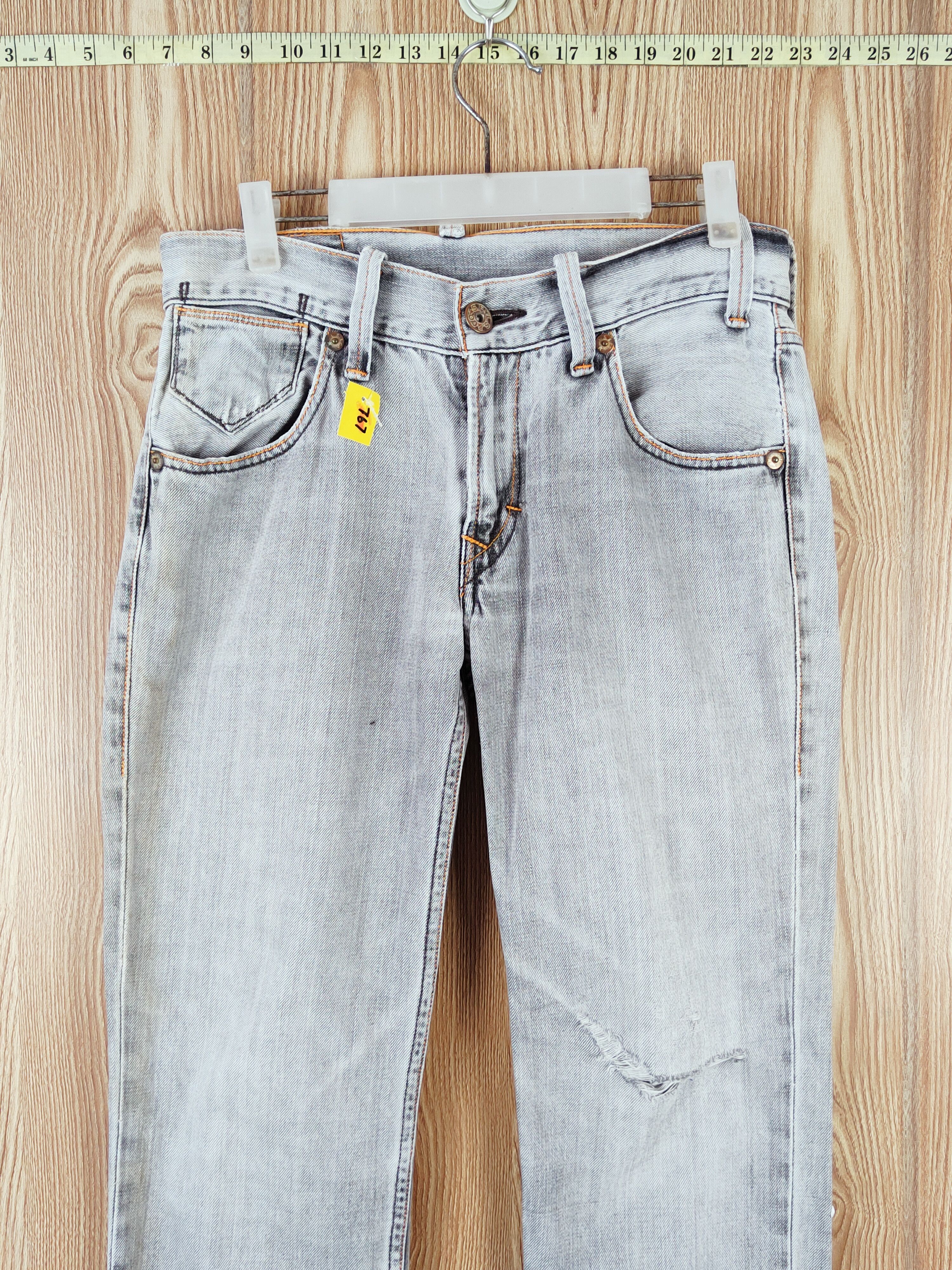 Levi's Levi's Gray Distressed Ripped Jeans #W695 Size US 31 - 2 Thumbnail