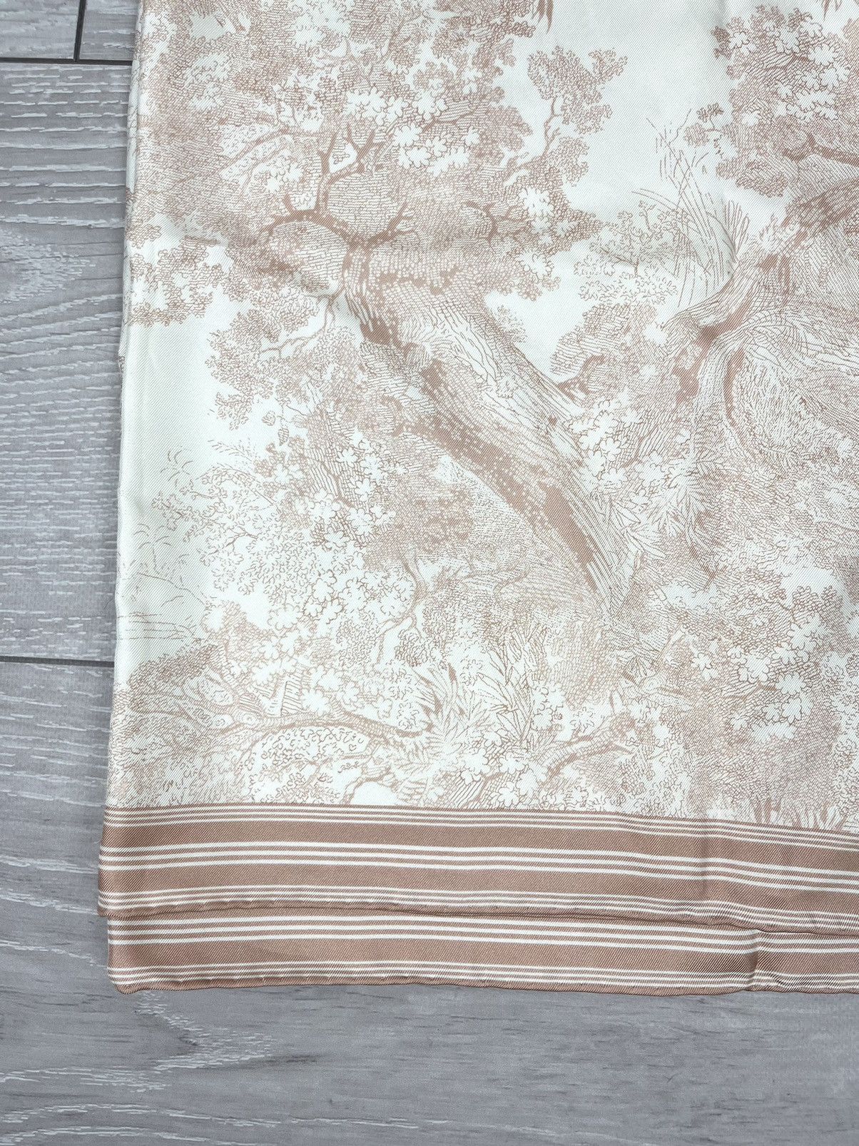 Dior Christian Dior 100% Silk Animal Print Womens Scarf Size ONE SIZE - 13 Thumbnail