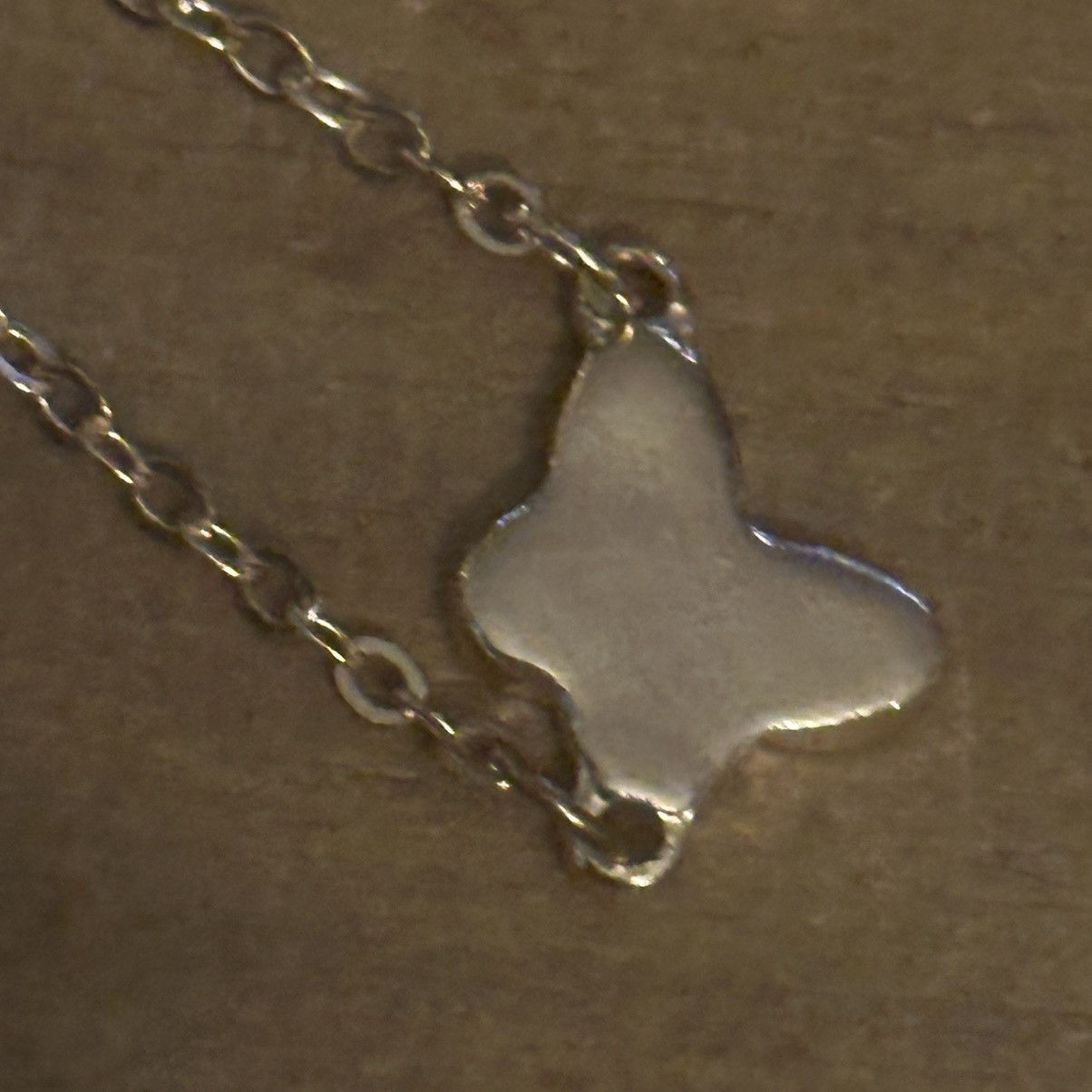 Other Gold tone mother of pearl butterfly necklace Size ONE SIZE - 4 Thumbnail