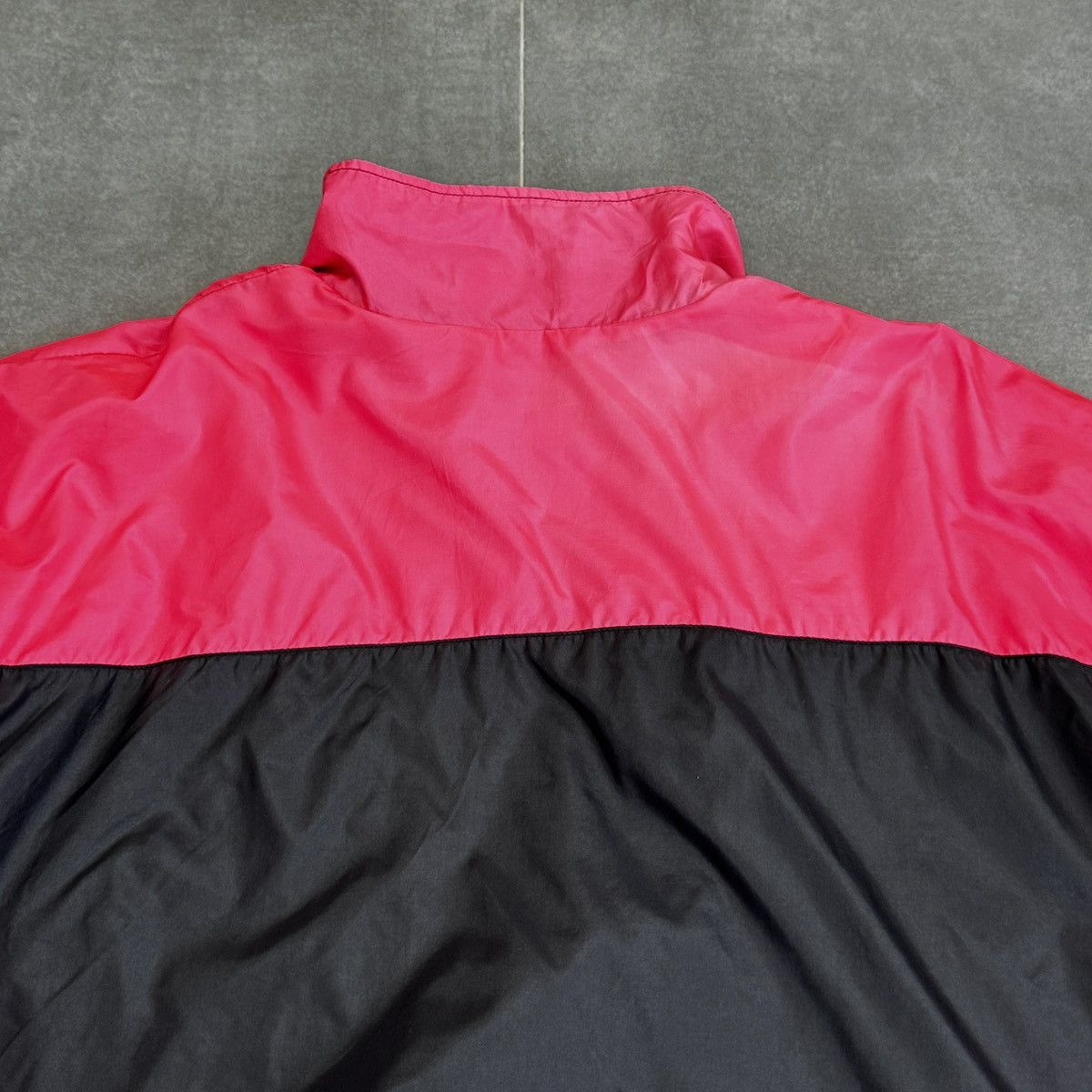 Nike Vintage Nike International Nylon Men Track Jacket Size XL Size US XL / EU 56 / 4 - 17 Thumbnail