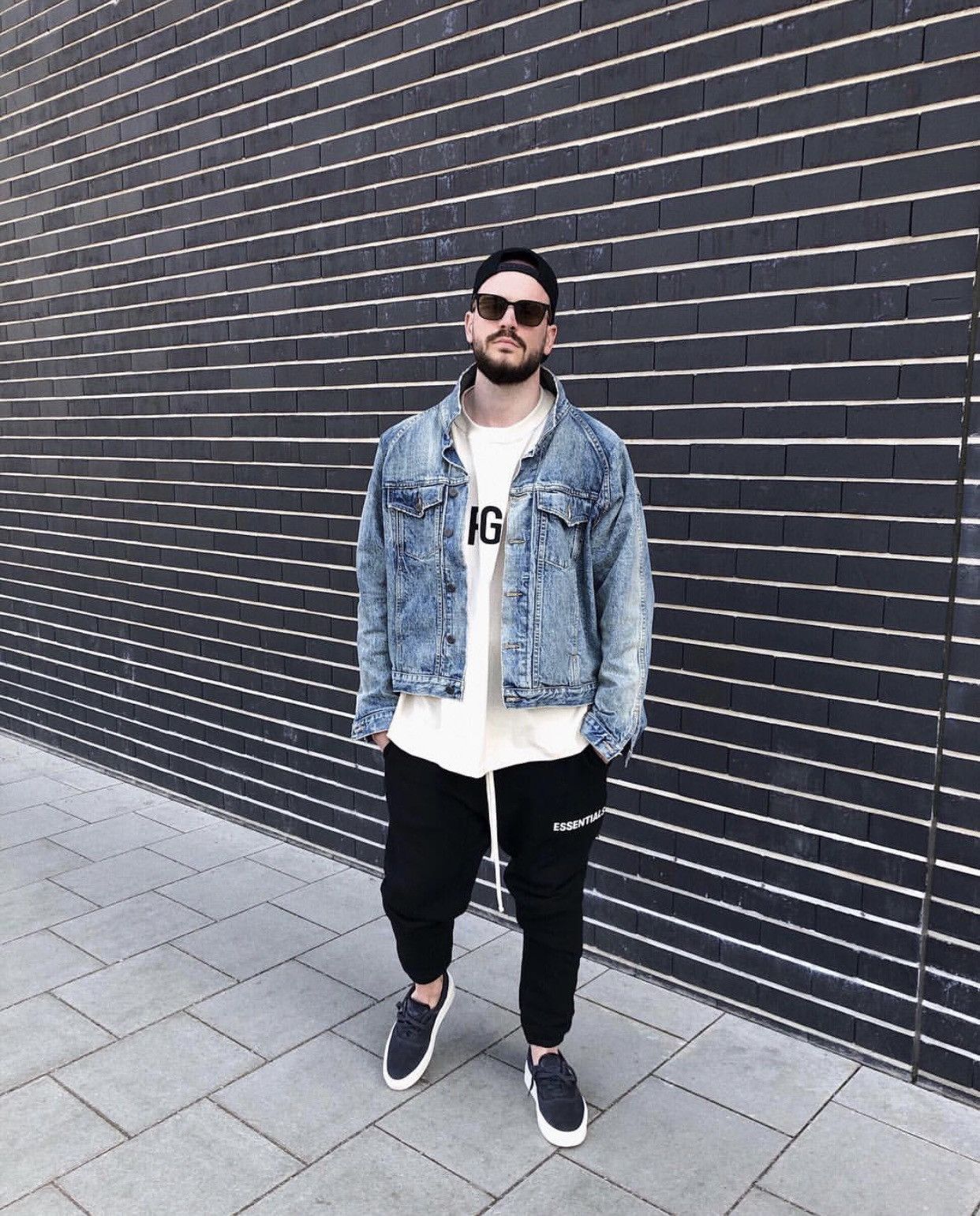 Fear of God Fear of God FG Logo T-Shirt White Oversized S Size US S / EU 44-46 / 1 - 1 Thumbnail