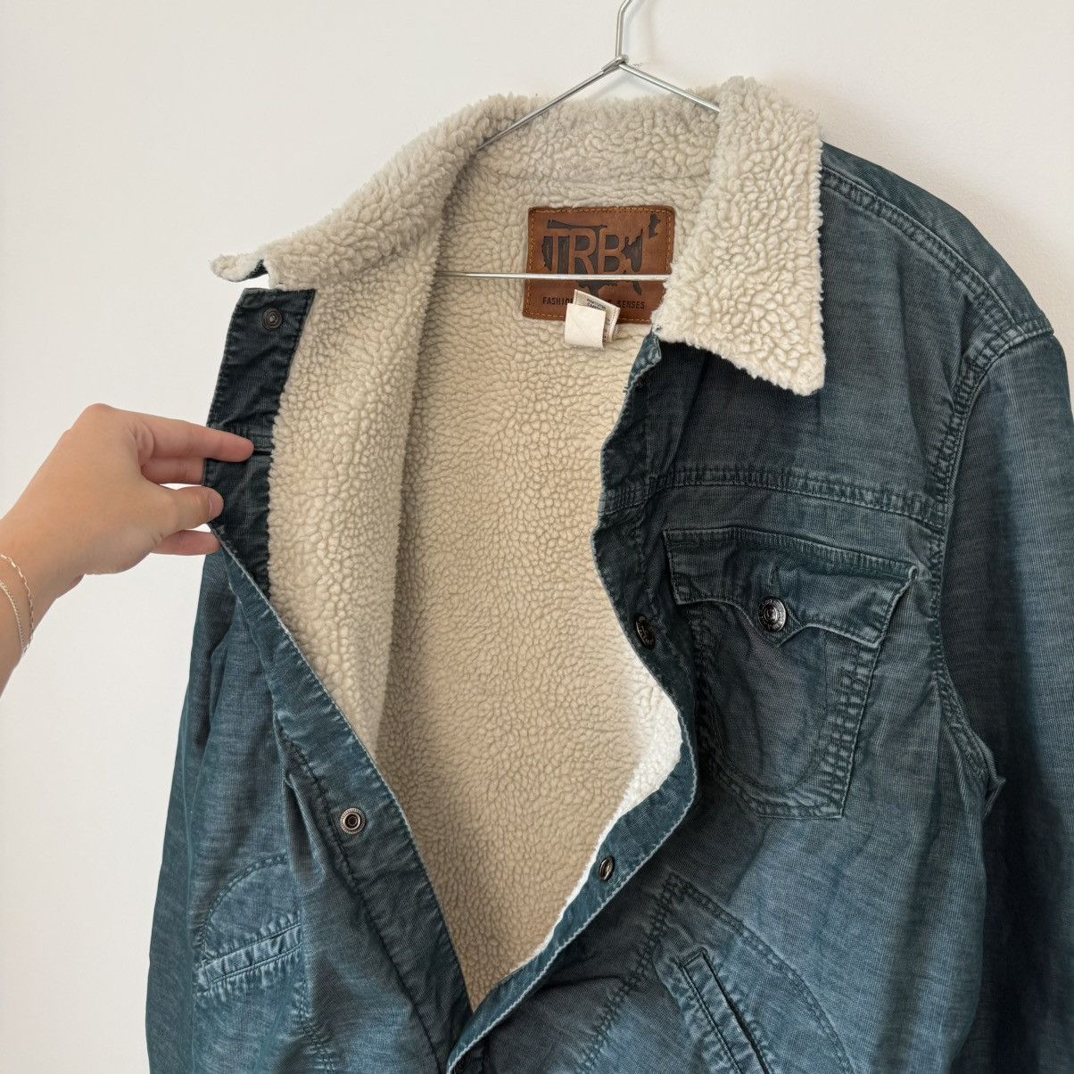 True Religion Vtg 2000s True Religion Corduroy Sherpa Lined Trucker Jacket Size US XXL / EU 58 / 5 - 5 Thumbnail