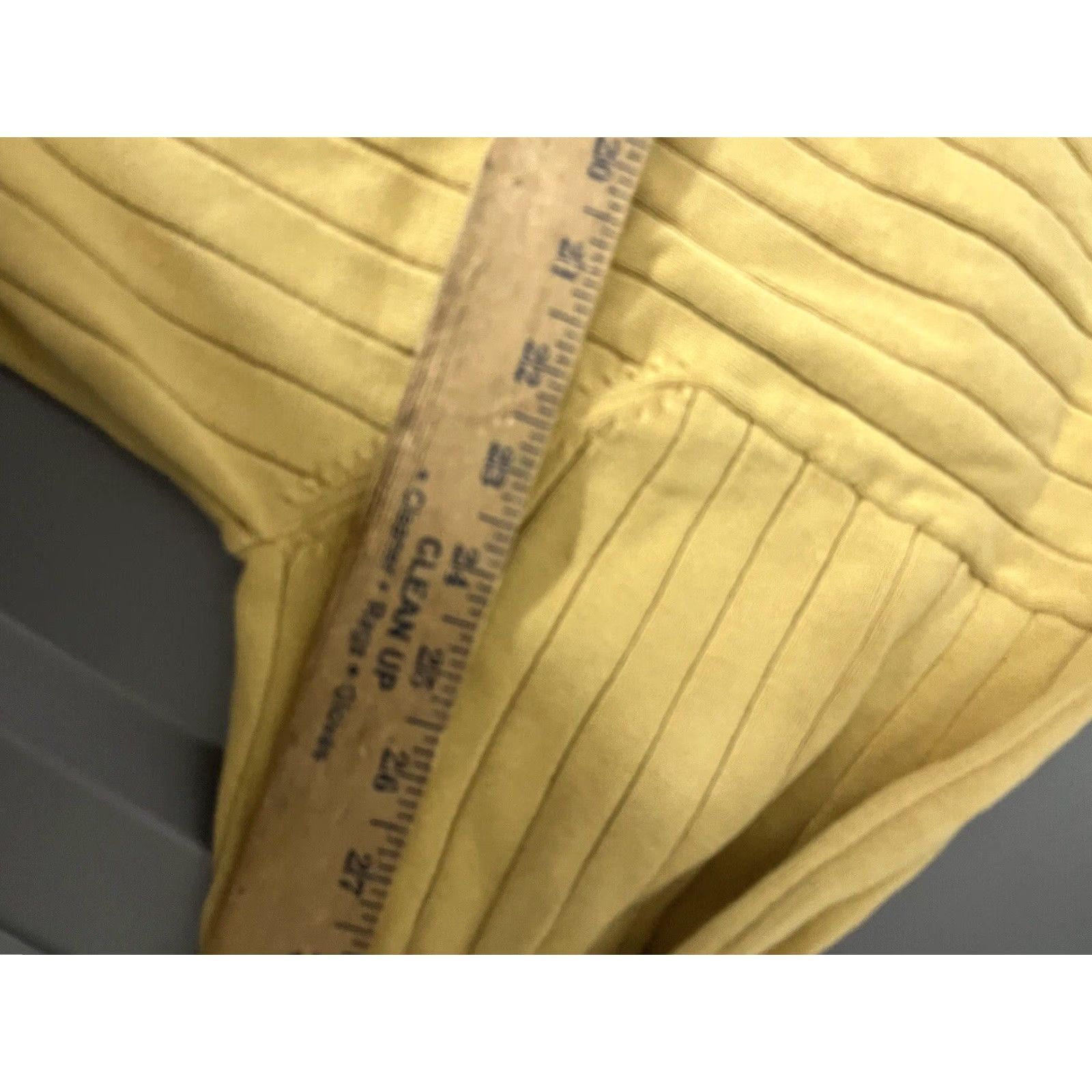 Izod IZOD Men's Cotton Sweater XL Yellow Long Sleeve Crew Neck Pullover Solid Knit Size US XL / EU 56 / 4 - 6 Thumbnail
