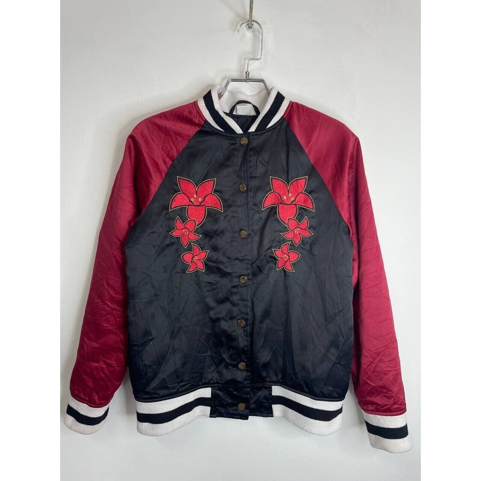 Disney × Vintage Vintage Bomber Jacket Embroidered Dragon Floral Mulan Disney Size S / US 4 / IT 40 - 1 Thumbnail
