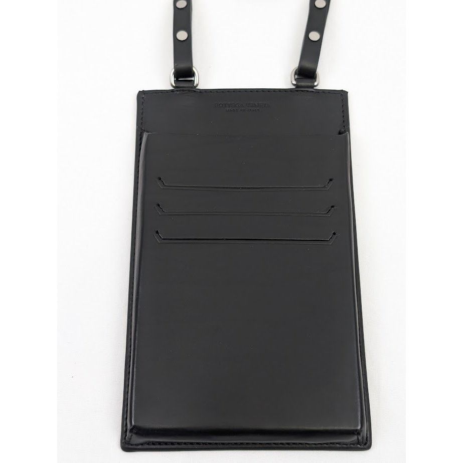 o1rshd1 Q:2 / Size: OS / Paper Calf Perforated Case in Nero