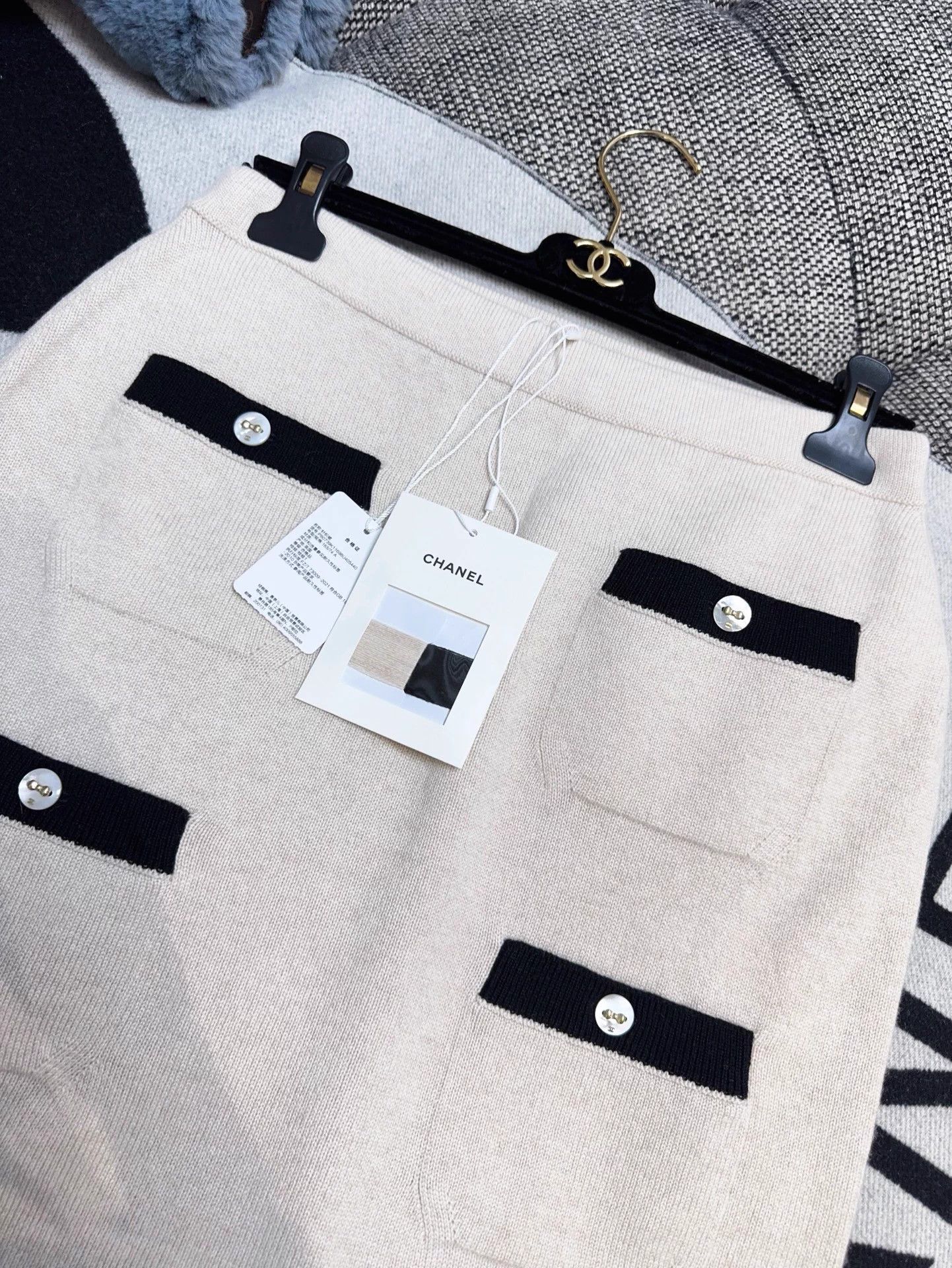 Chanel Chanel 25K Knitted Beige Black Gemini Piping Mini Skirt 40 Size 28" / US 6 / IT 42 - 5 Thumbnail