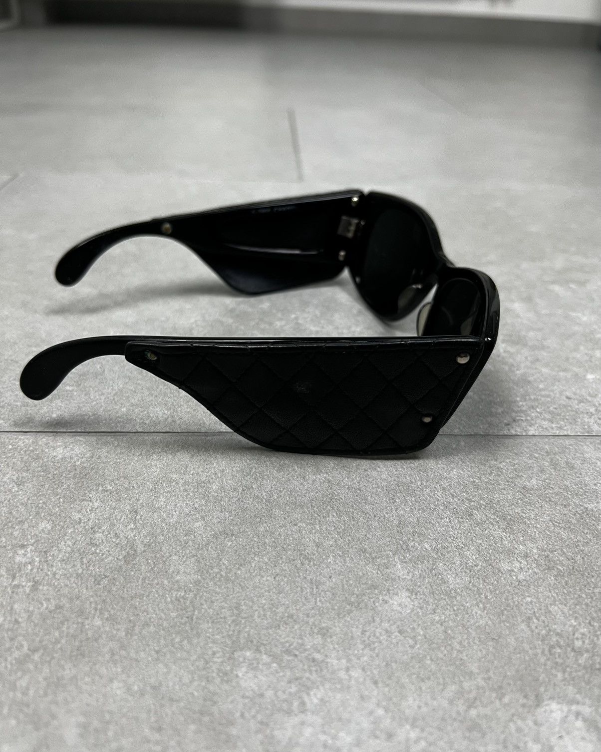 Chanel Chanel 1988 Vintage Aviator Pilot Quilted Leather Sunglasses Size ONE SIZE - 4 Thumbnail