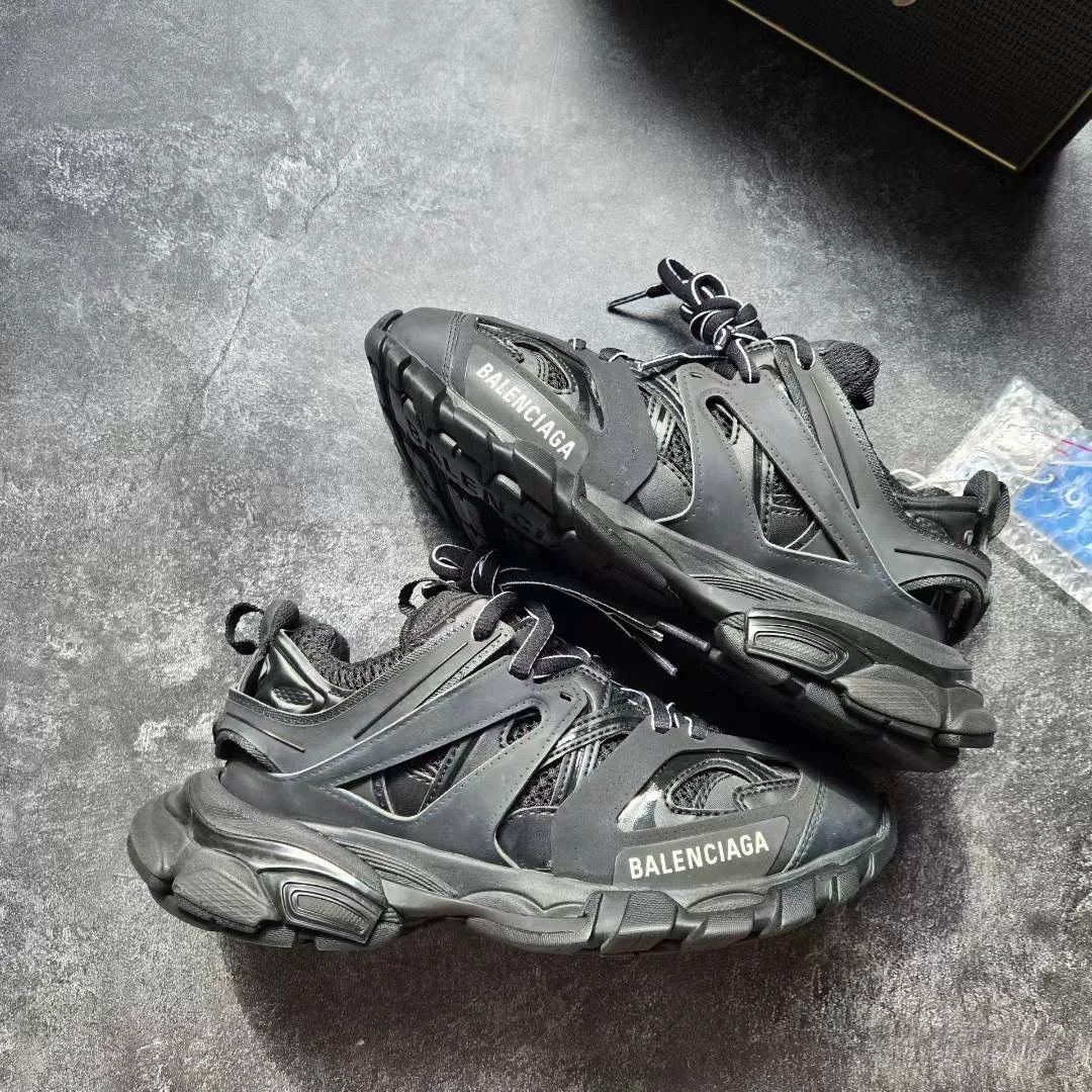 Balenciaga Balenciaga Black Lowtop Sneakers 37 Women Size US 6.5 / IT 36.5 - 1 Thumbnail