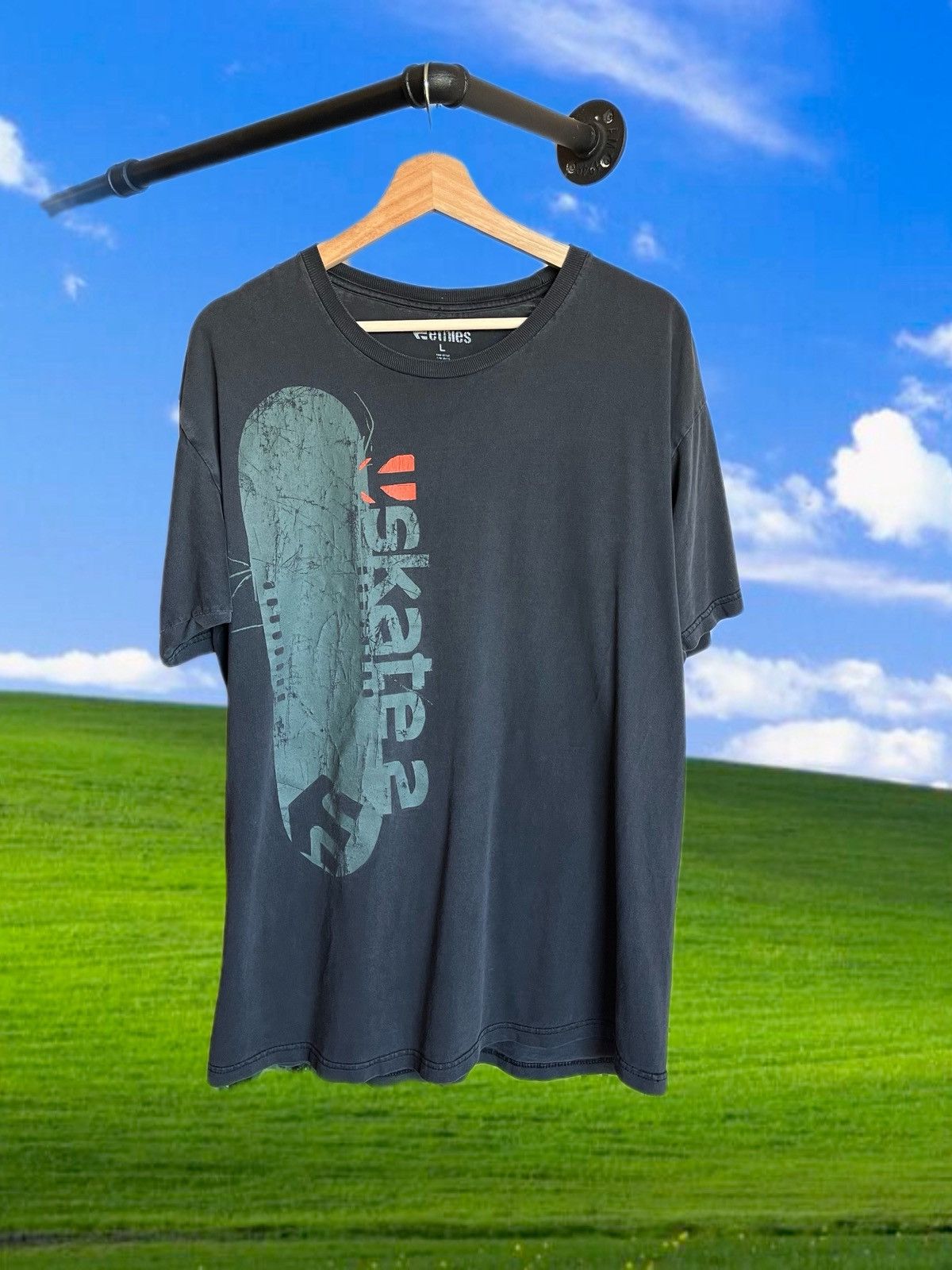 Vintage Etnies Skateboarding Graphic T-Shirt Vintage Wash – Size L Size US L / EU 52-54 / 3 - 1 Thumbnail
